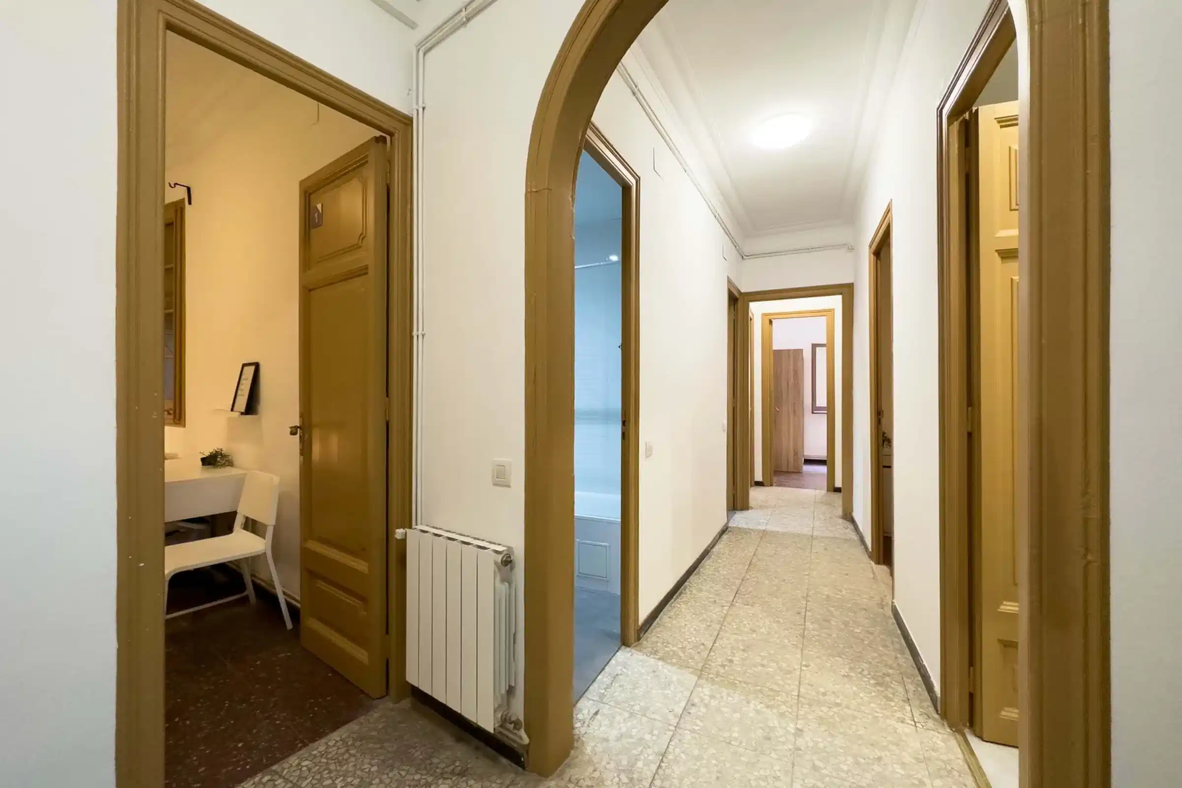 Exterior?w=400&h=260&fit=crop&q=40&auto=format&trim=auto