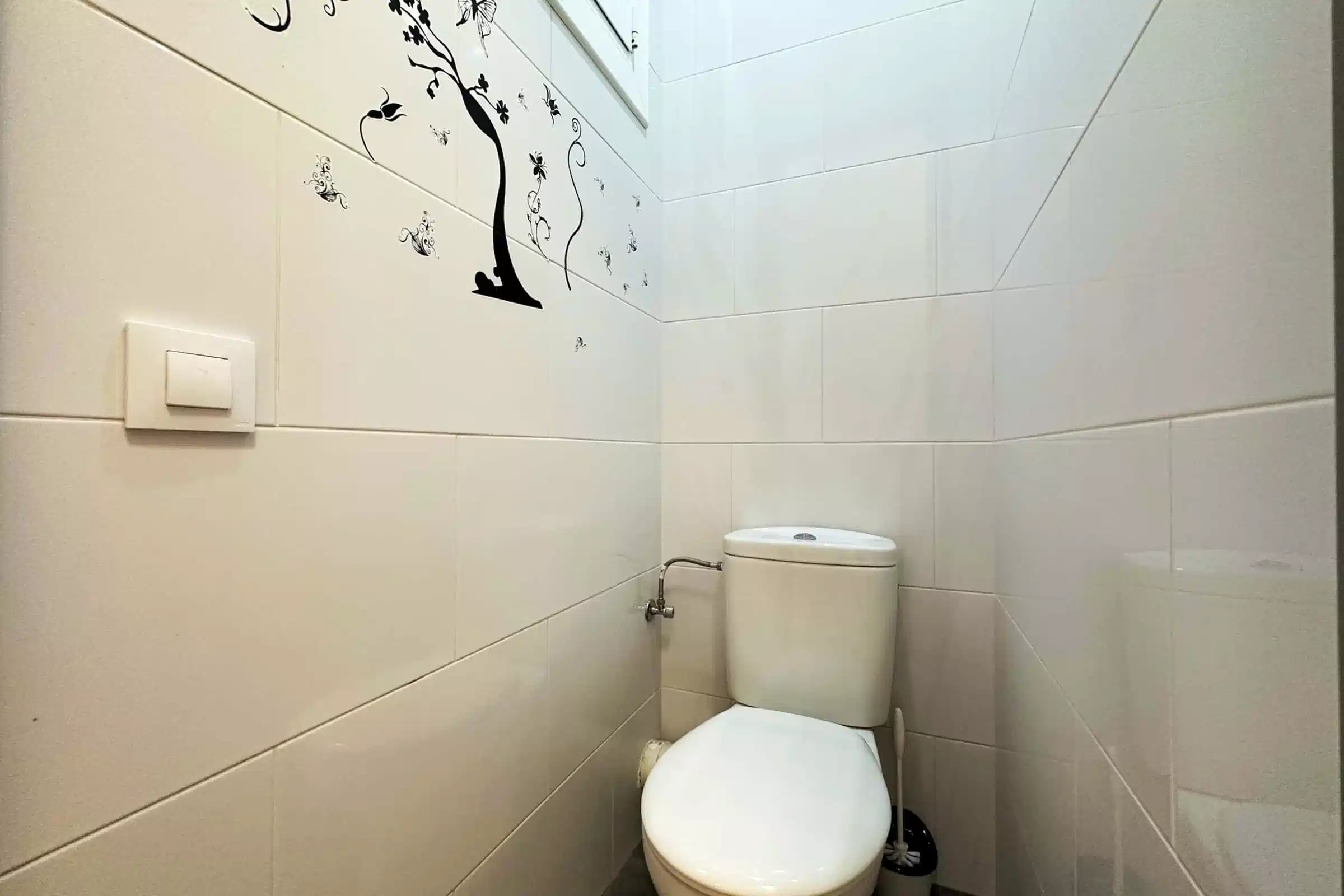 Exterior?w=400&h=260&fit=crop&q=40&auto=format&trim=auto