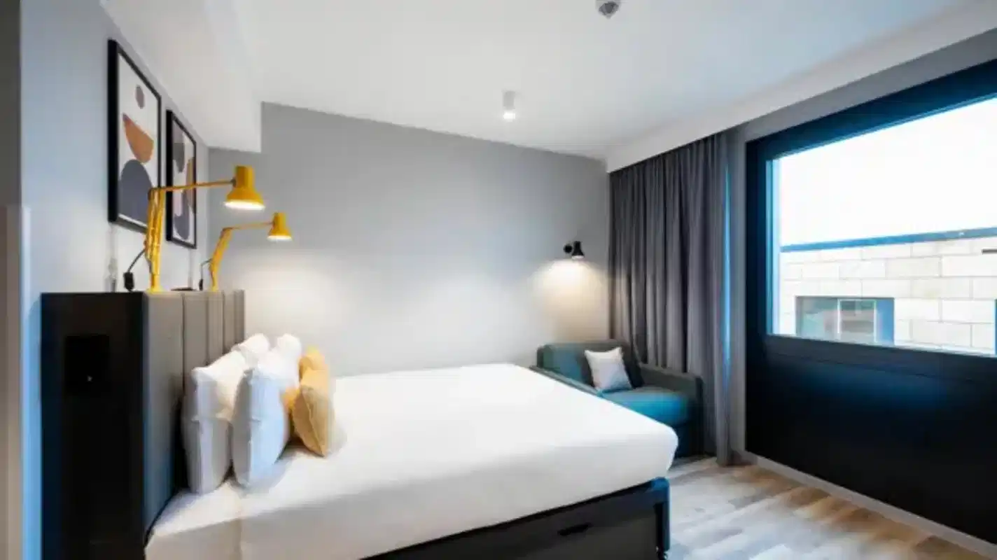 Amenities?w=400&h=260&fit=crop&q=40&auto=format&trim=auto