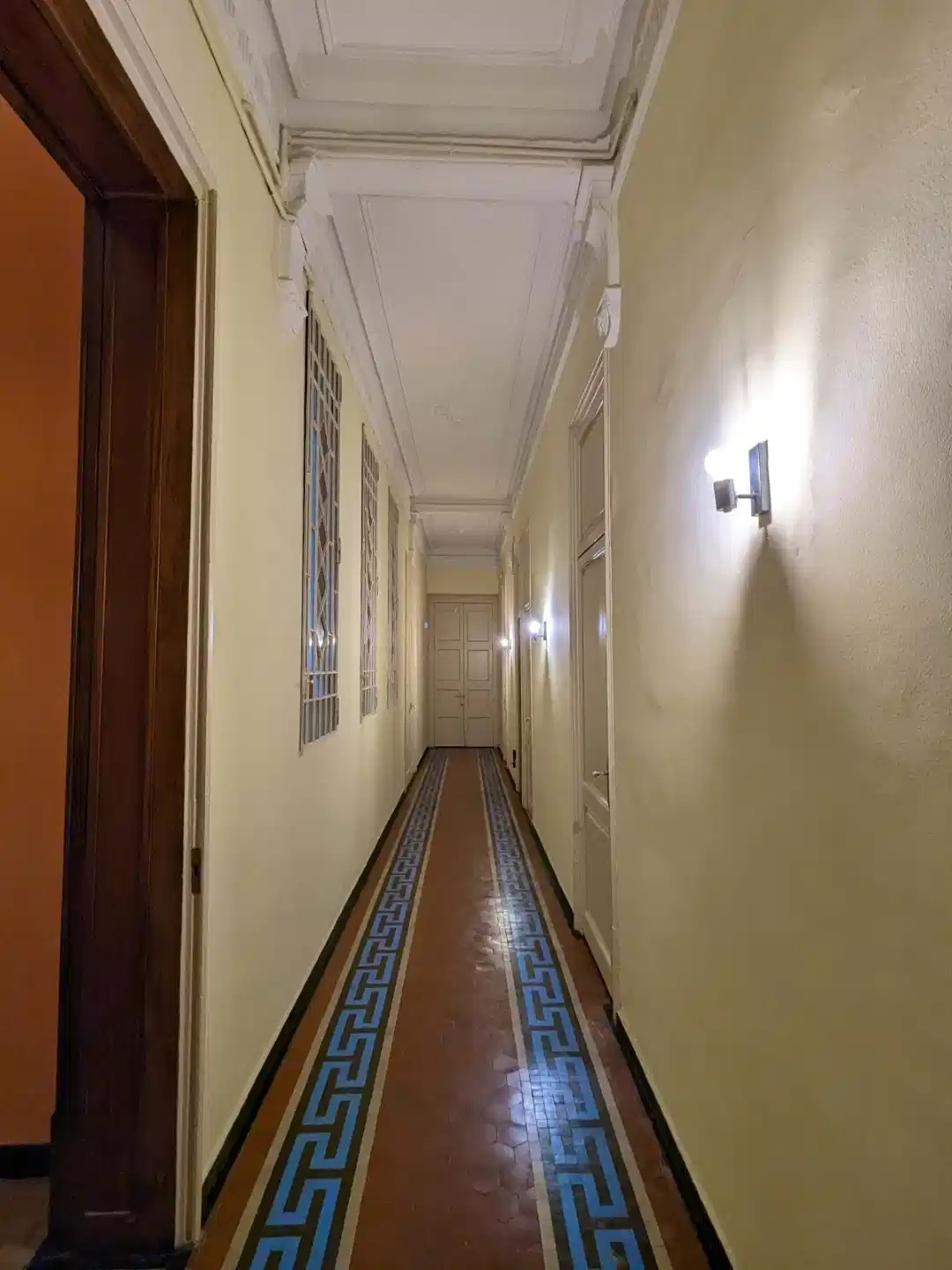 Exterior?w=400&h=260&fit=crop&q=40&auto=format&trim=auto