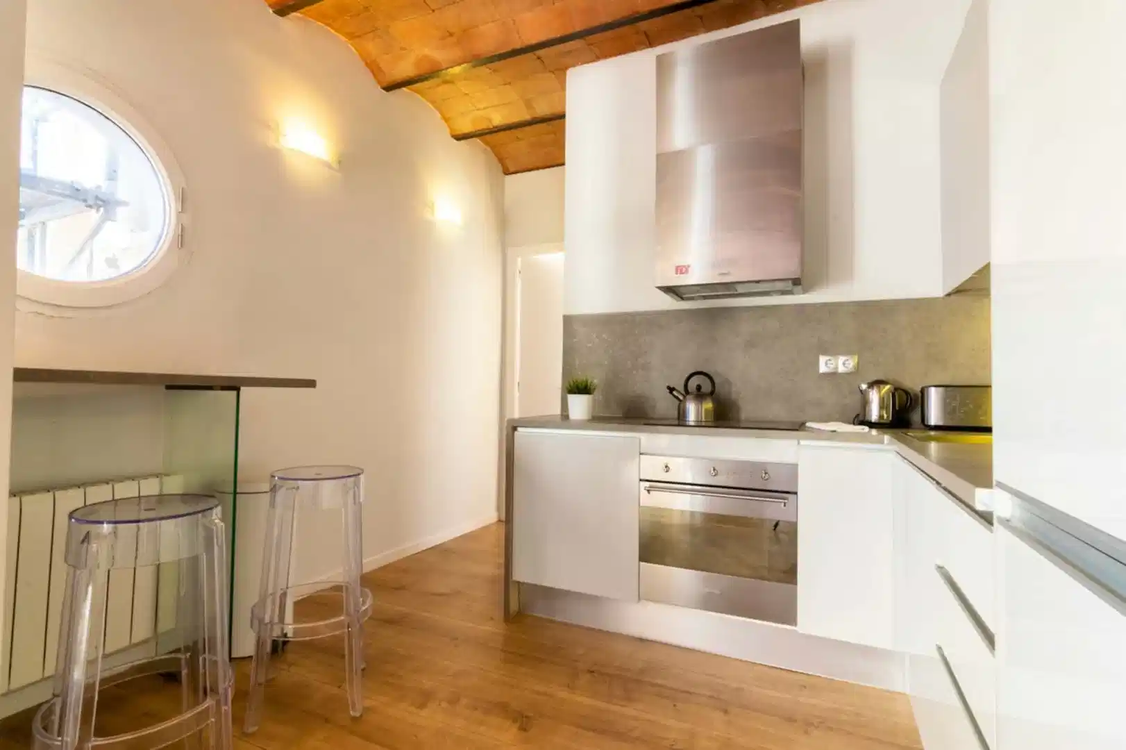 Exterior?w=400&h=260&fit=crop&q=40&auto=format&trim=auto