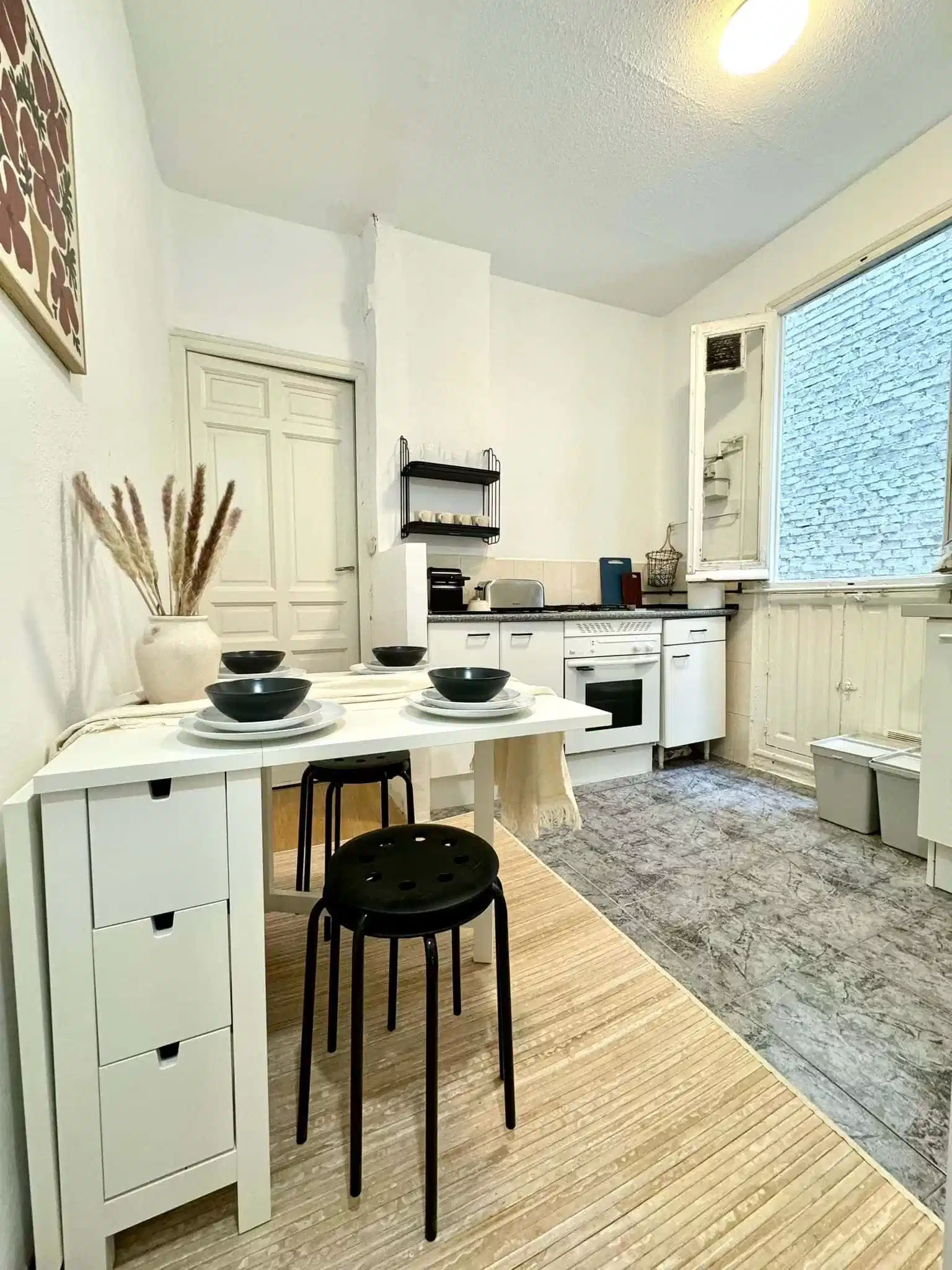 SPC 28010, Madrid - Madrid, Spain - Kitchen