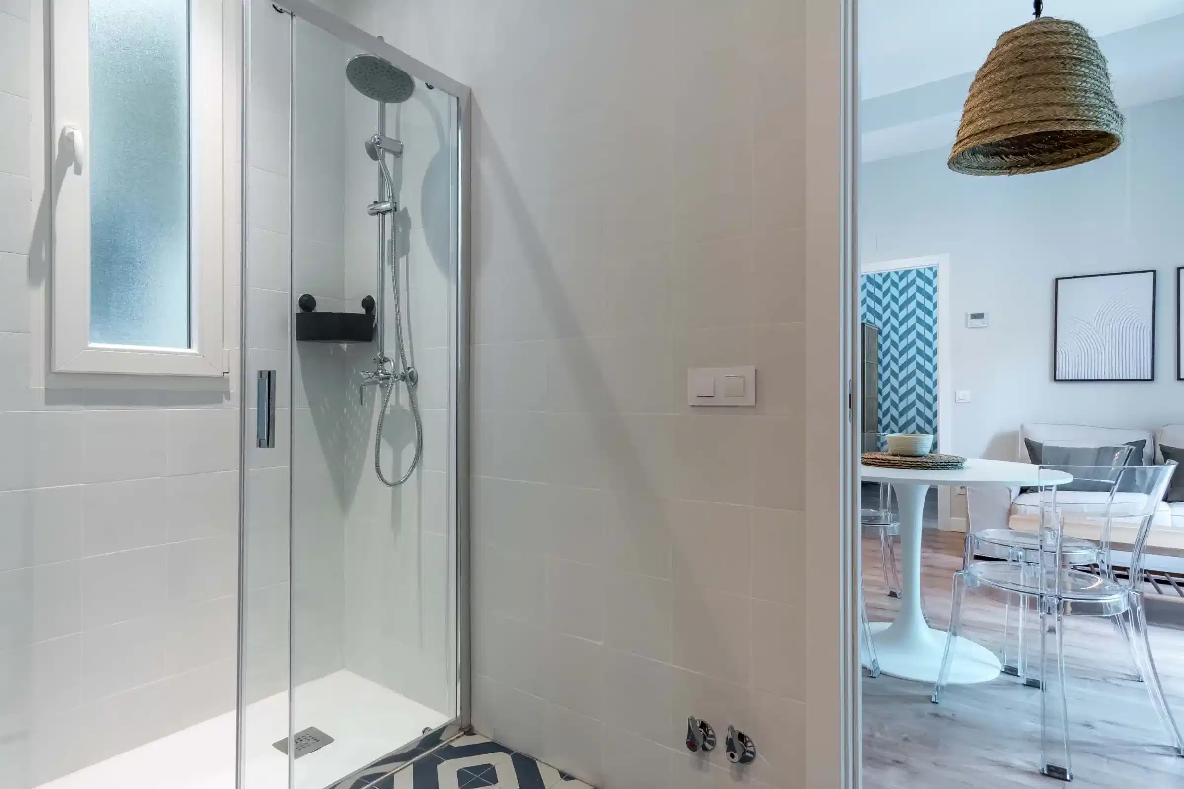 Exterior?w=400&h=260&fit=crop&q=40&auto=format&trim=auto