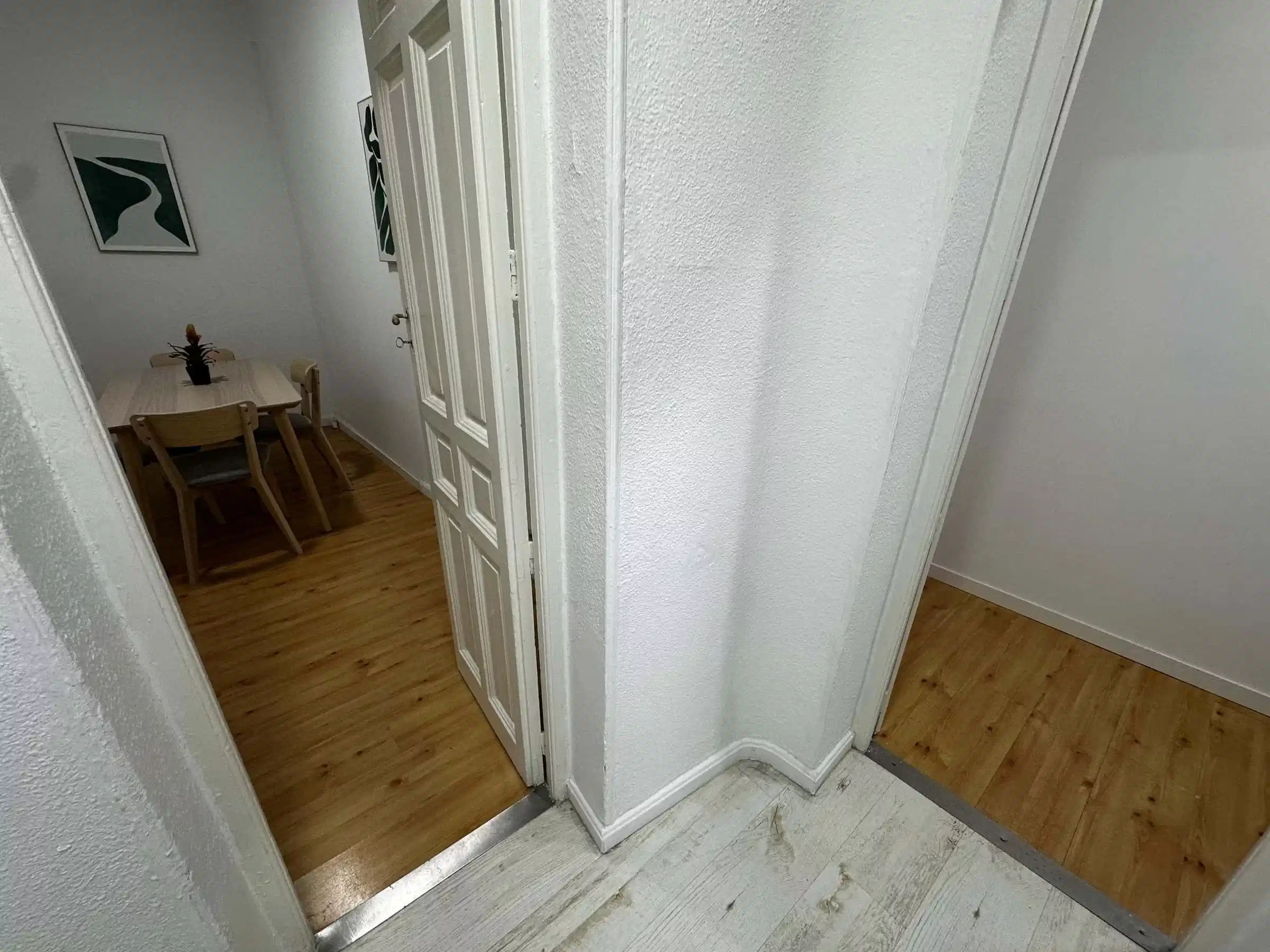 Exterior?w=400&h=260&fit=crop&q=40&auto=format&trim=auto