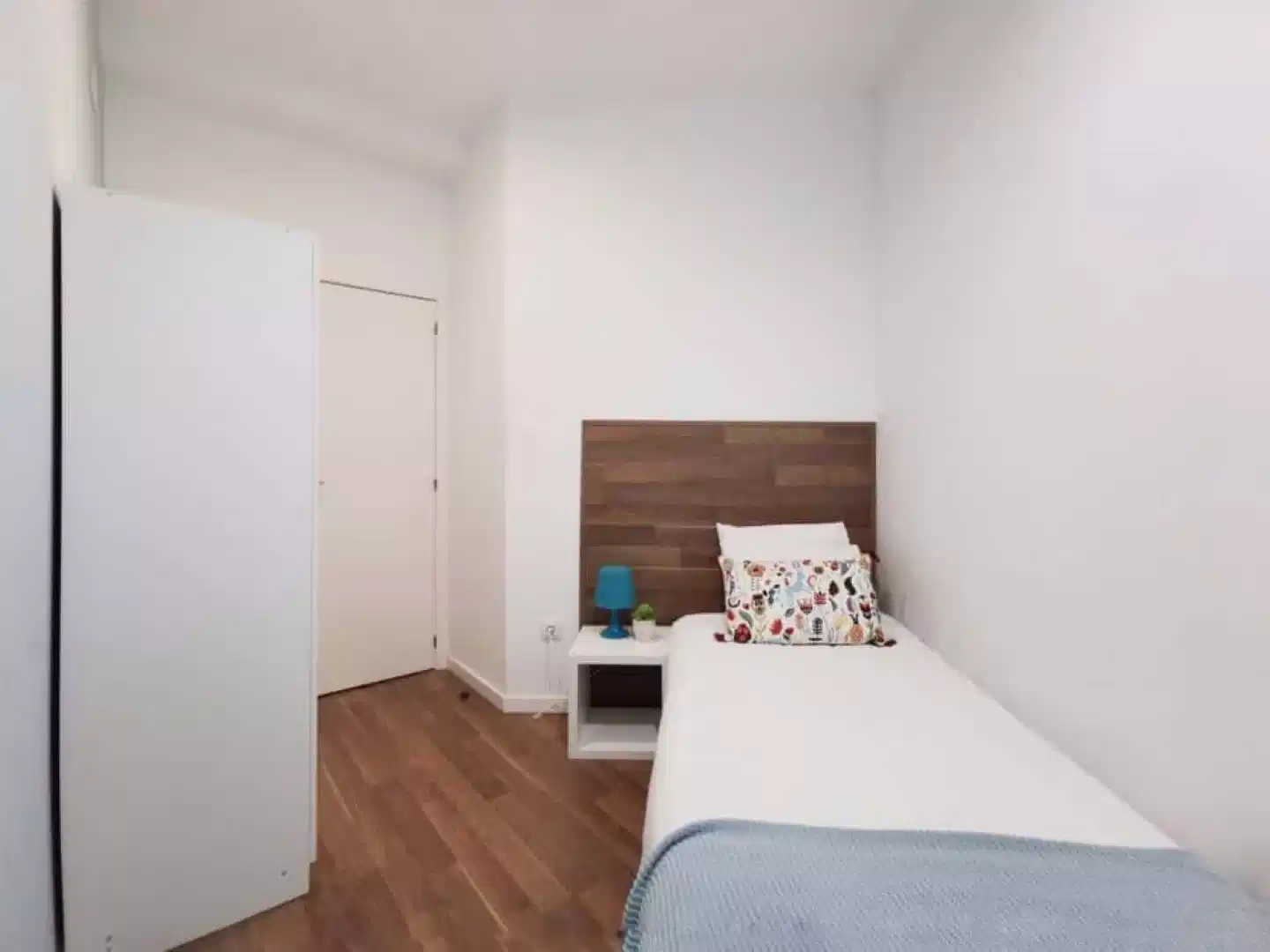 4 Bedroom 1 Bathroom (Calle Del Duque De Rivas) - Bedroom?w=400&h=260&fit=crop&q=40&auto=format&trim=auto