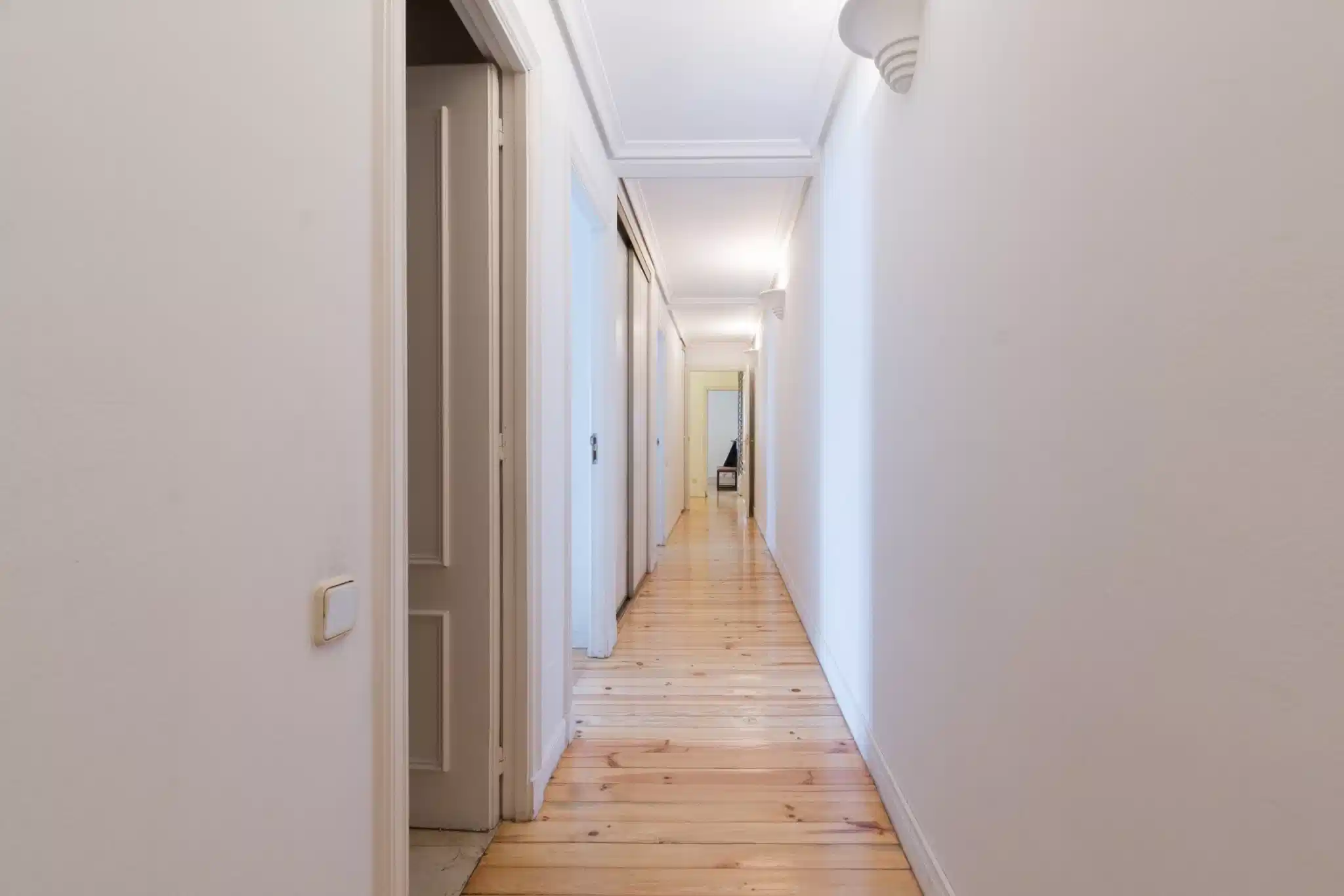 Exterior?w=400&h=260&fit=crop&q=40&auto=format&trim=auto