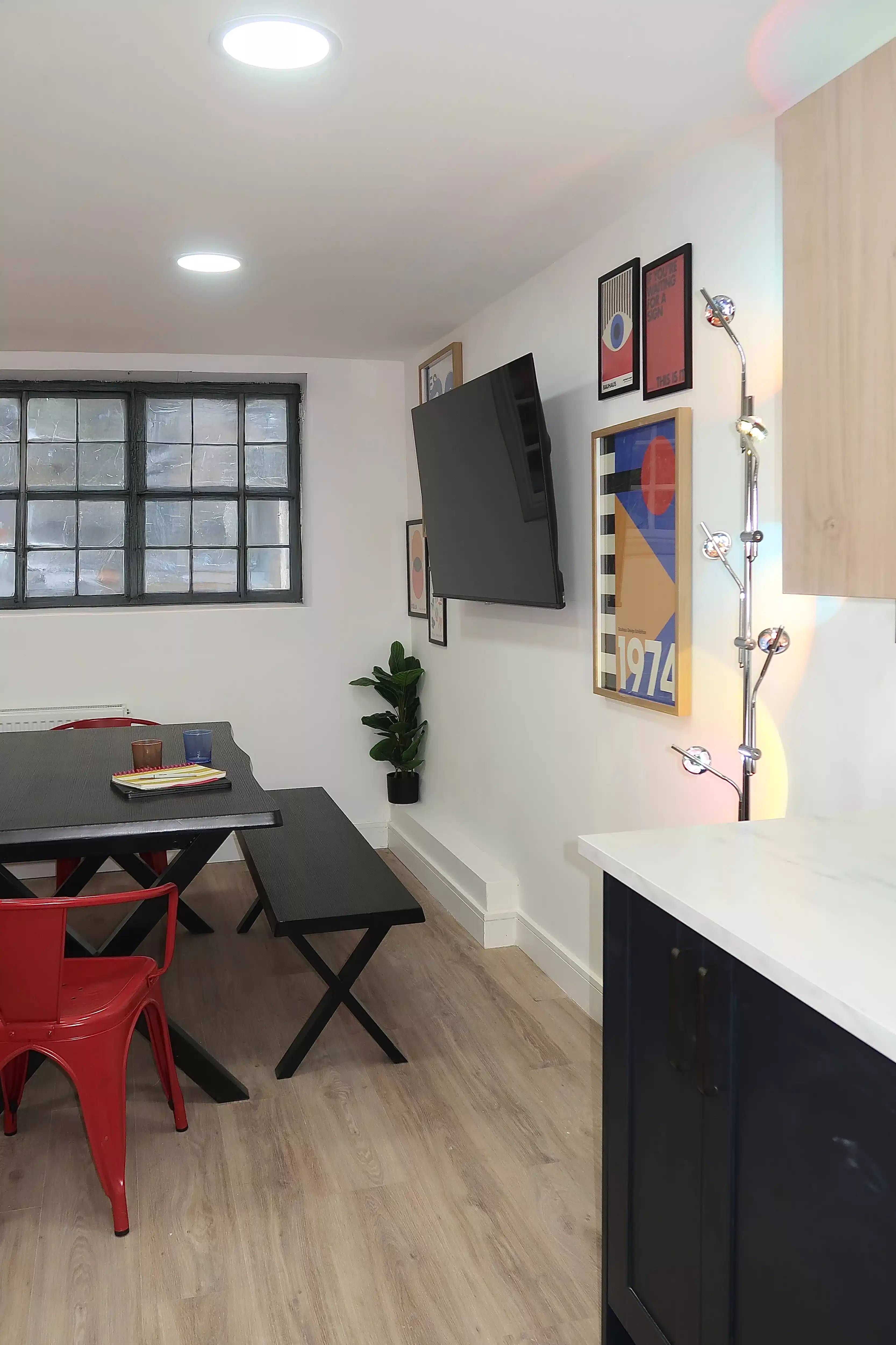 Amenities?w=400&h=260&fit=crop&q=40&auto=format&trim=auto