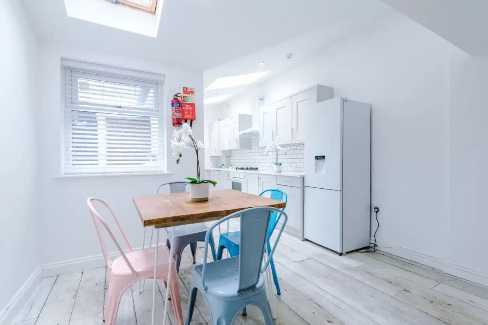 Amenities?w=400&h=260&fit=crop&q=40&auto=format&trim=auto