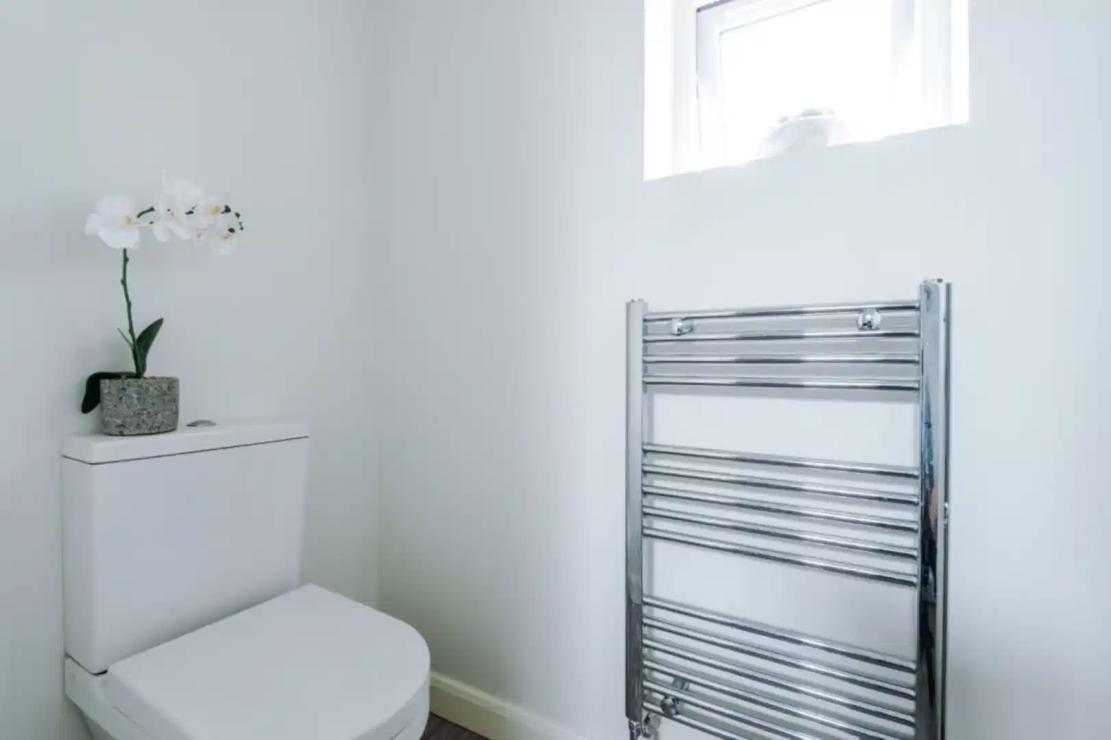 Common Area?w=400&h=260&fit=crop&q=40&auto=format&trim=auto