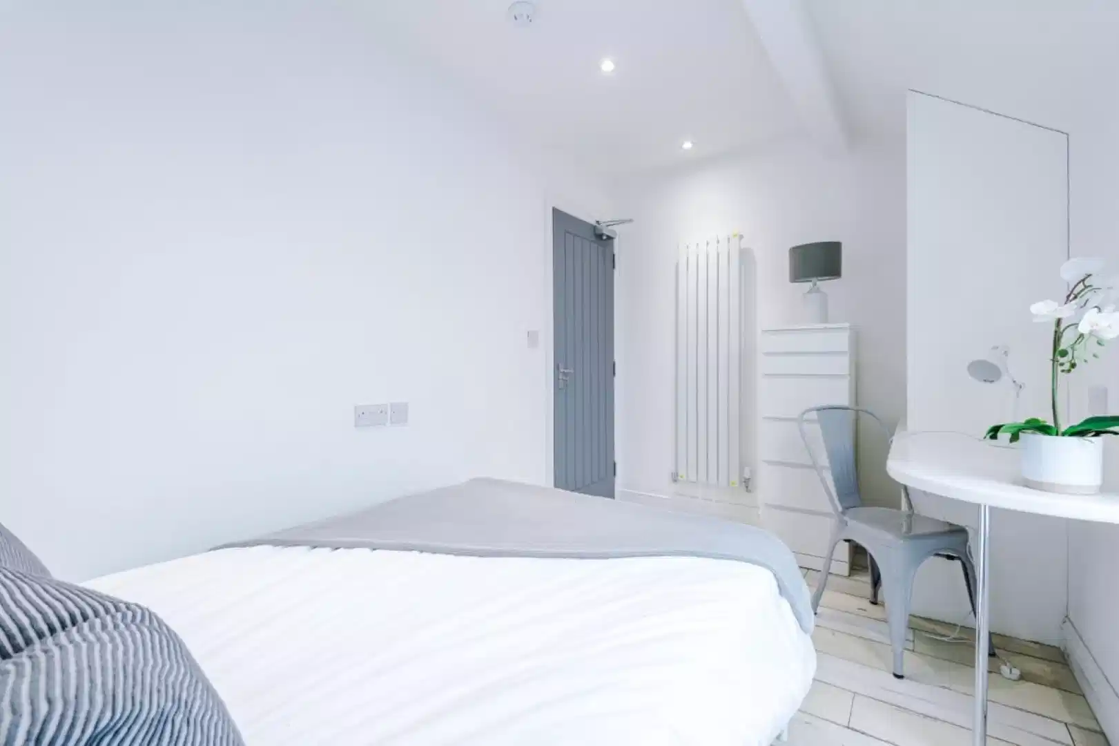 Amenities?w=400&h=260&fit=crop&q=40&auto=format&trim=auto