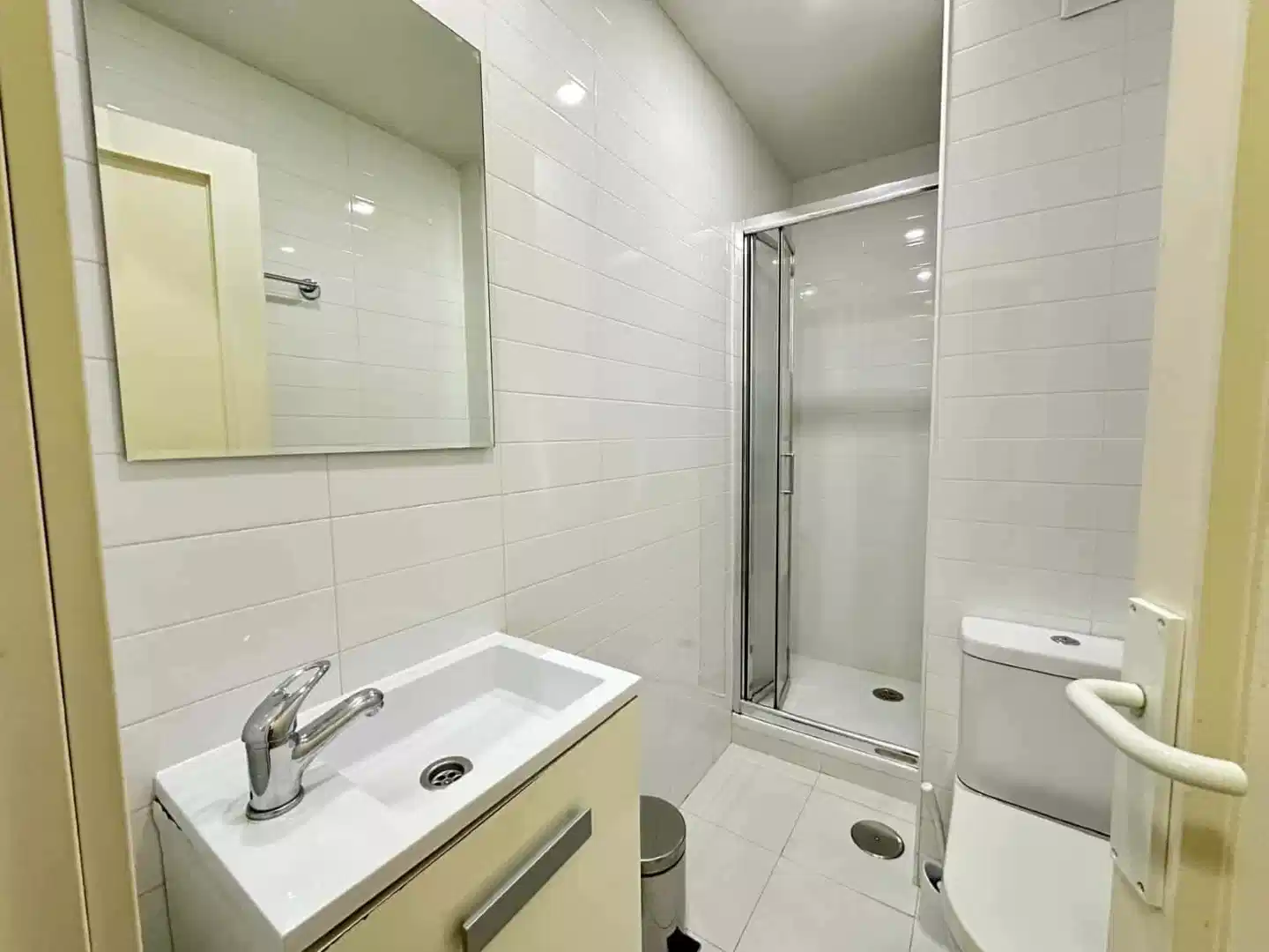 1 Bedroom 1 Bathroom (Calle De Los Relatores) - Bedroom?w=400&h=260&fit=crop&q=40&auto=format&trim=auto