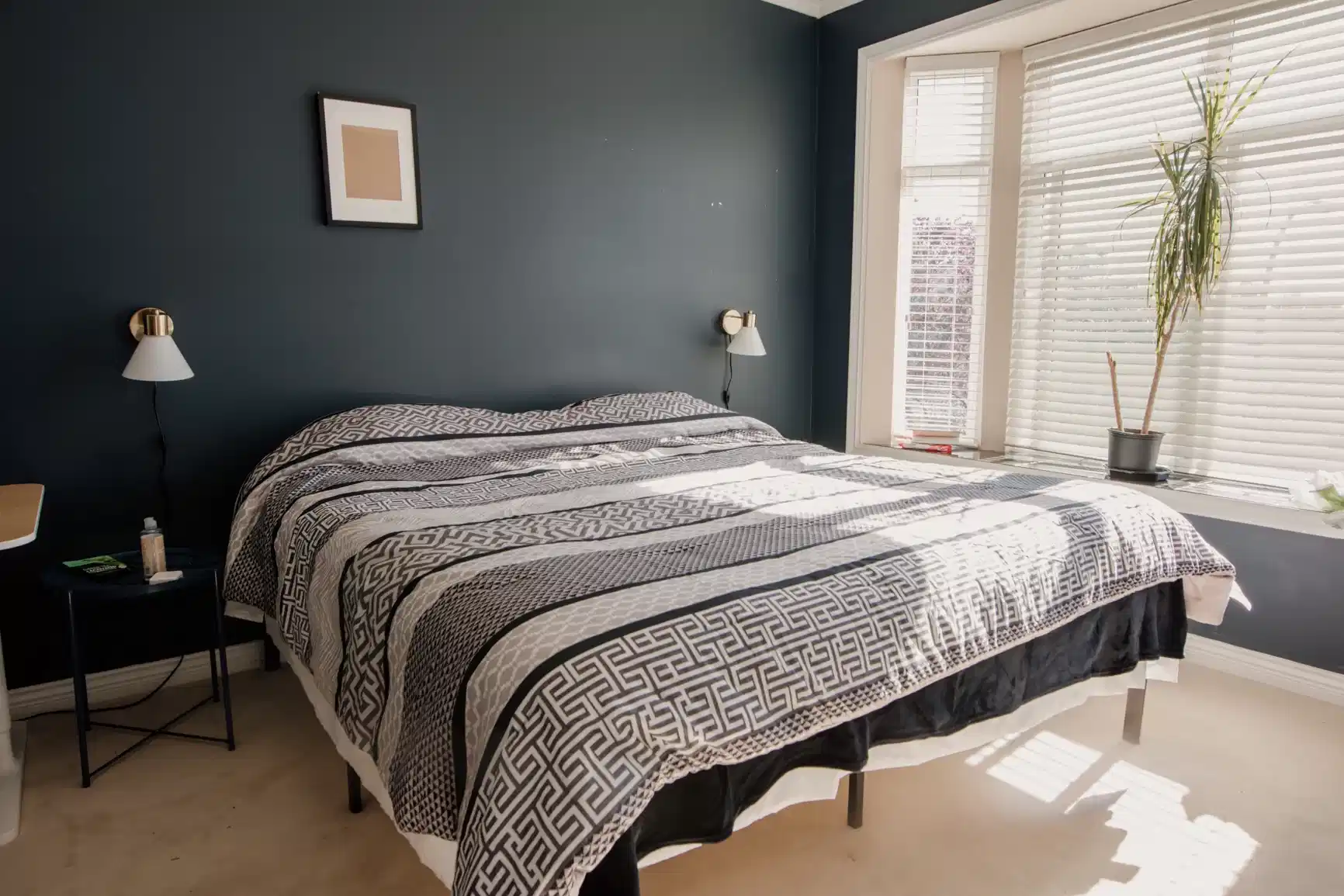 Exterior?w=400&h=260&fit=crop&q=40&auto=format&trim=auto