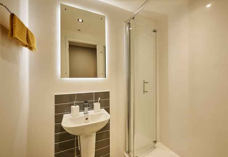 Common Area?w=400&h=260&fit=crop&q=40&auto=format&trim=auto