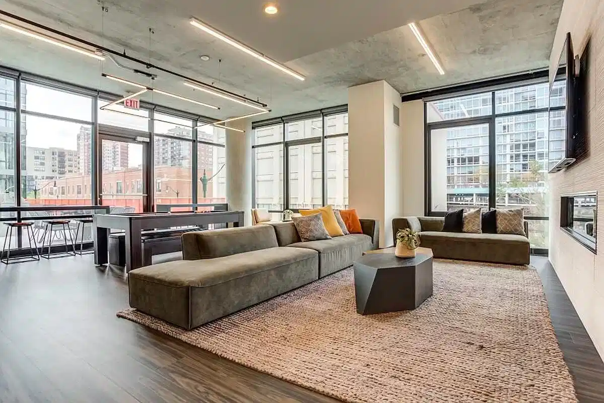 Common Area?w=400&h=260&fit=crop&q=40&auto=format&trim=auto