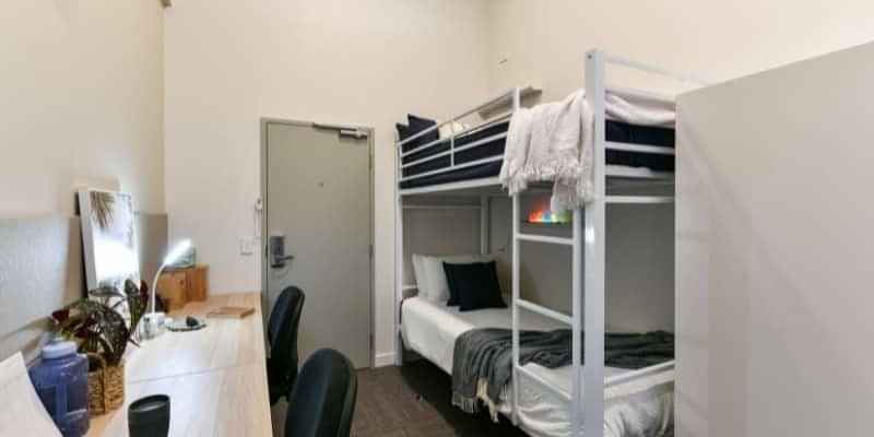 Exterior?w=400&h=260&fit=crop&q=40&auto=format&trim=auto