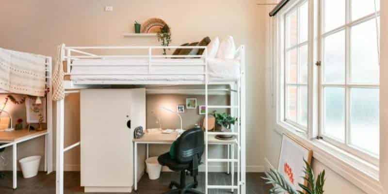 Exterior?w=400&h=260&fit=crop&q=40&auto=format&trim=auto