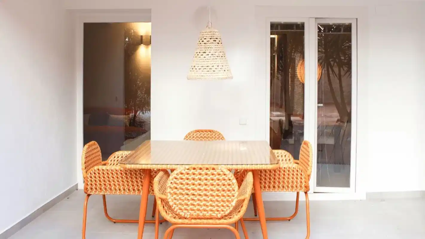 Common Area?w=400&h=260&fit=crop&q=40&auto=format&trim=auto