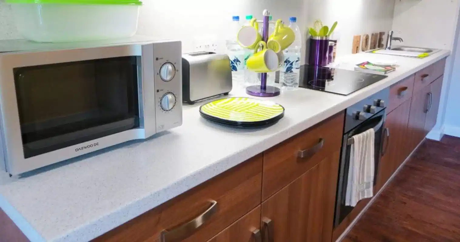 Exterior?w=400&h=260&fit=crop&q=40&auto=format&trim=auto