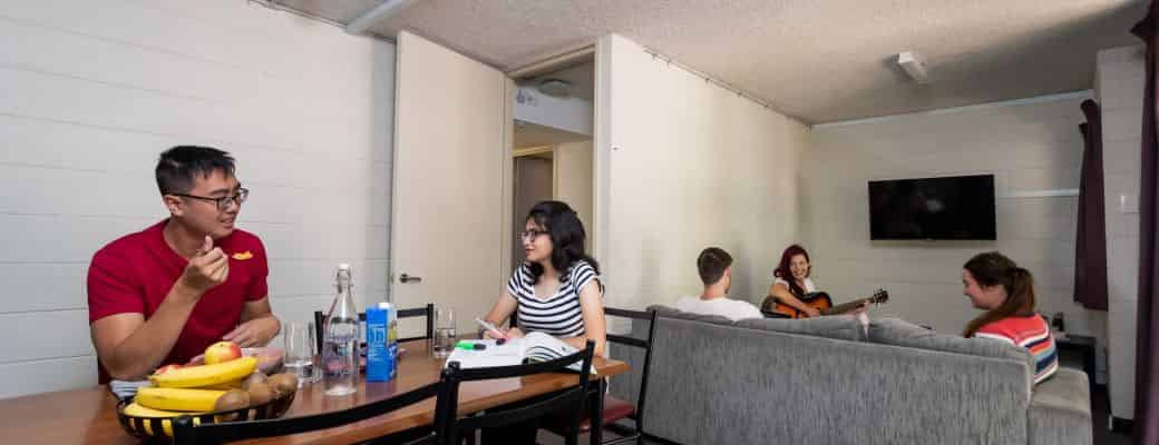 Bedroom?w=400&h=260&fit=crop&q=40&auto=format&trim=auto