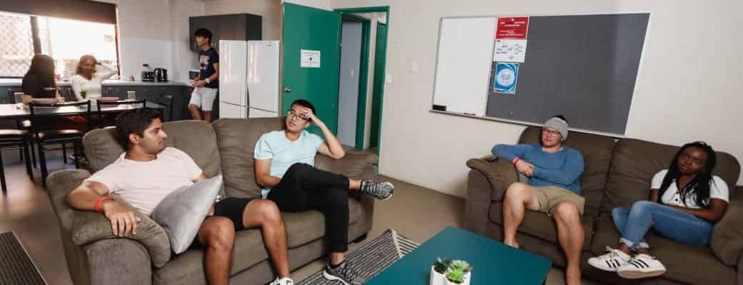 Bedroom?w=400&h=260&fit=crop&q=40&auto=format&trim=auto