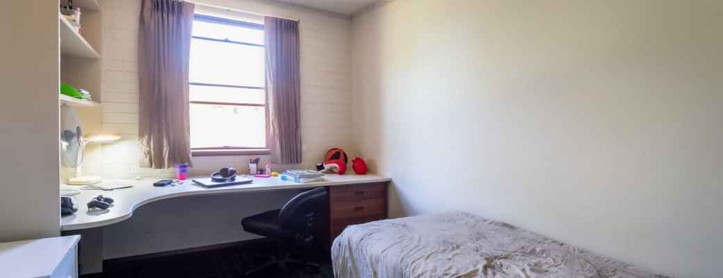 Common Area?w=400&h=260&fit=crop&q=40&auto=format&trim=auto