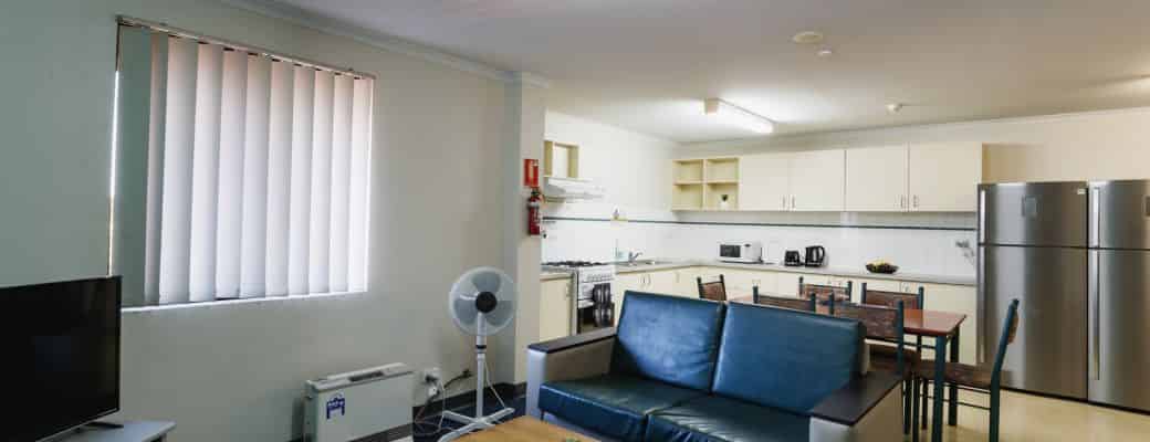 Kitchen?w=400&h=260&fit=crop&q=40&auto=format&trim=auto