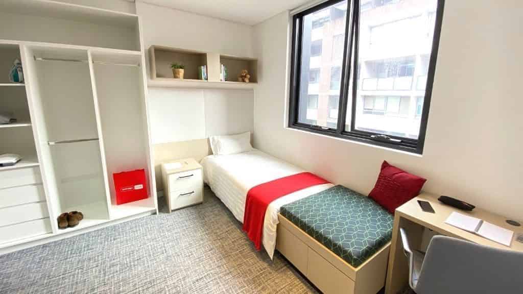 Common Area?w=400&h=260&fit=crop&q=40&auto=format&trim=auto