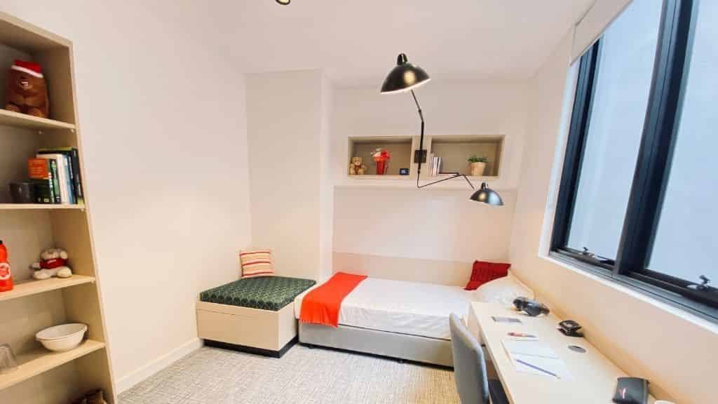 Common Area?w=400&h=260&fit=crop&q=40&auto=format&trim=auto