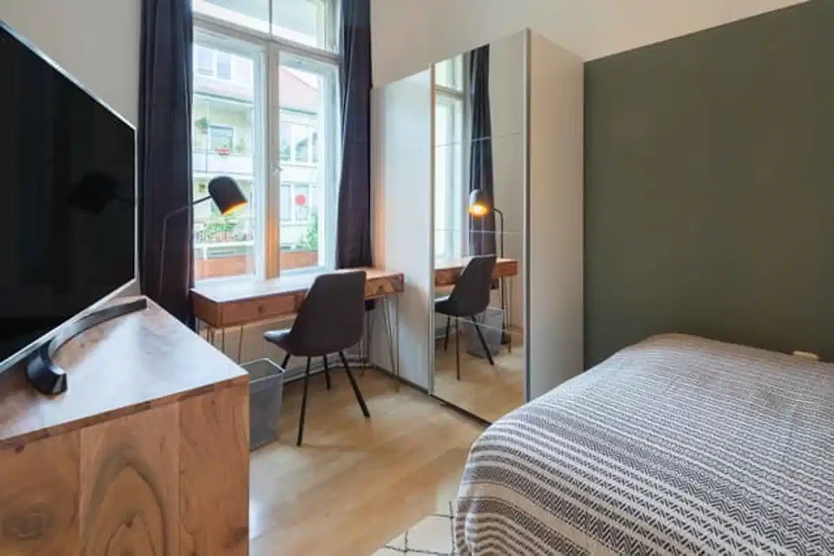 Common Area?w=400&h=260&fit=crop&q=40&auto=format&trim=auto