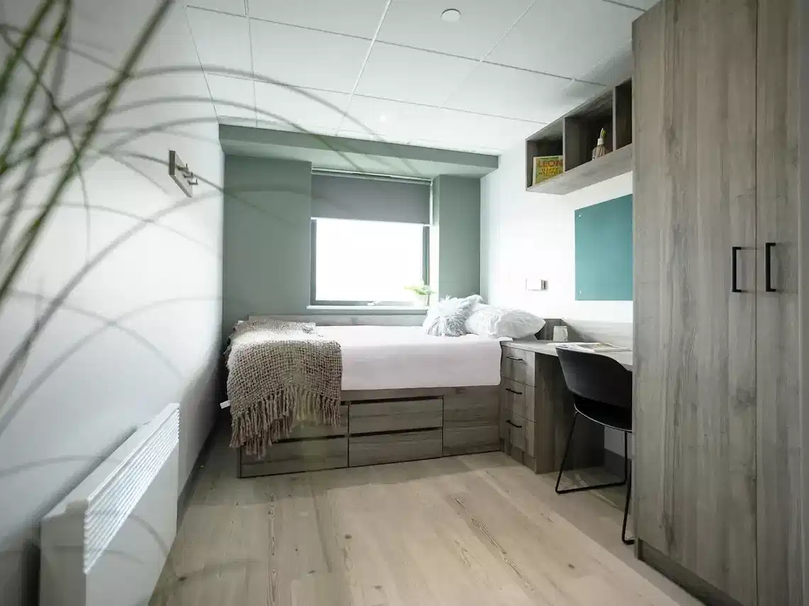 Common Area?w=400&h=260&fit=crop&q=40&auto=format&trim=auto