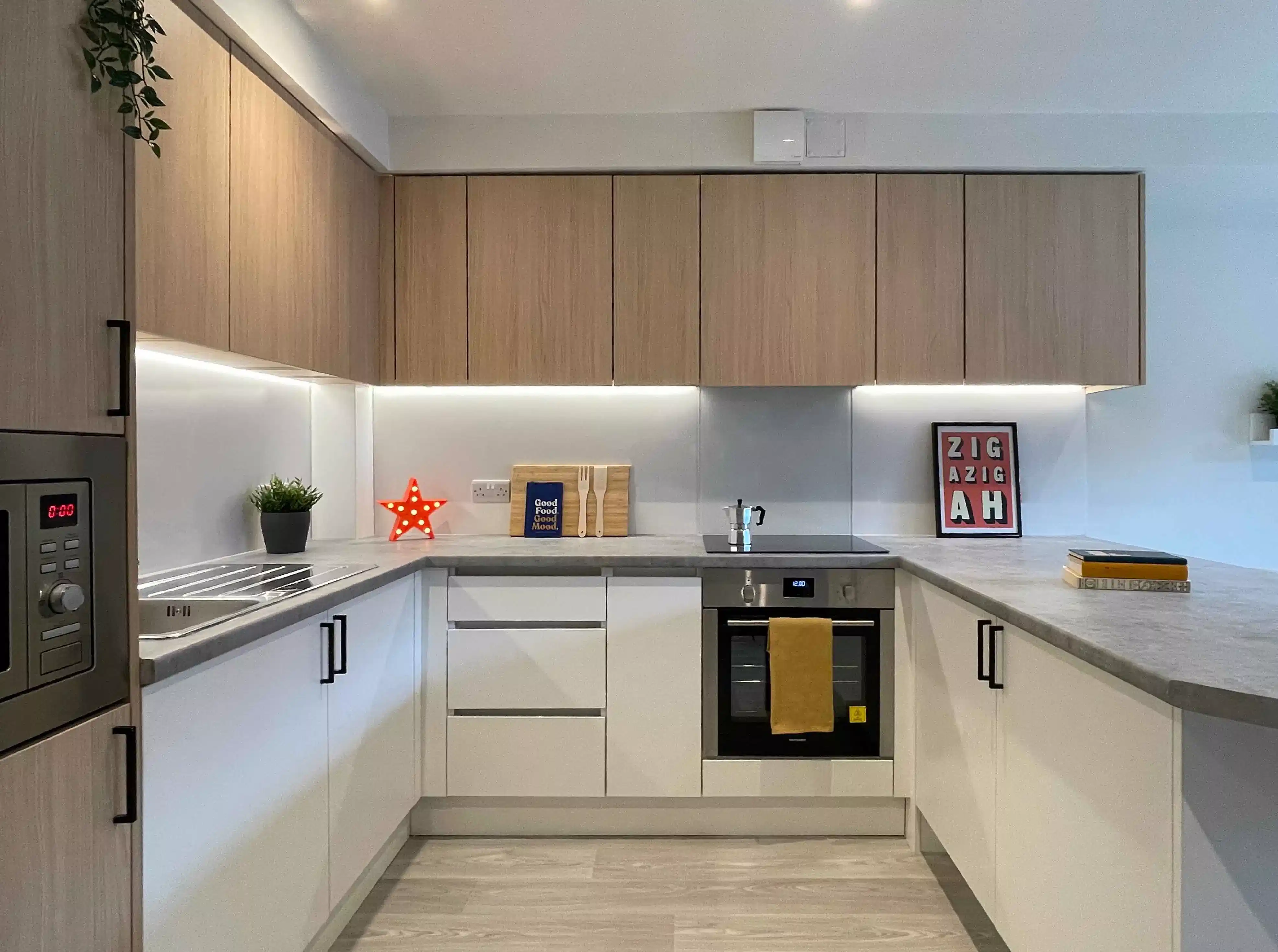 Amenities?w=400&h=260&fit=crop&q=40&auto=format&trim=auto