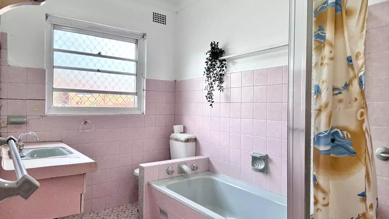 Common Area?w=400&h=260&fit=crop&q=40&auto=format&trim=auto