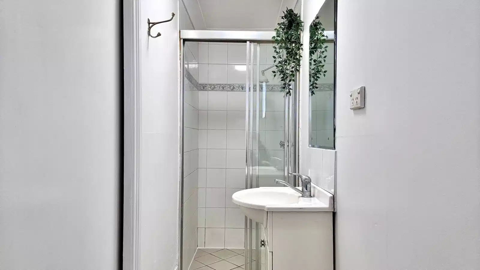 Room in Granny Flat, Edith St, St Peters, Australia NSW 2044 - Sydney, New South Wales, Australia - Room 3 - Bathroom