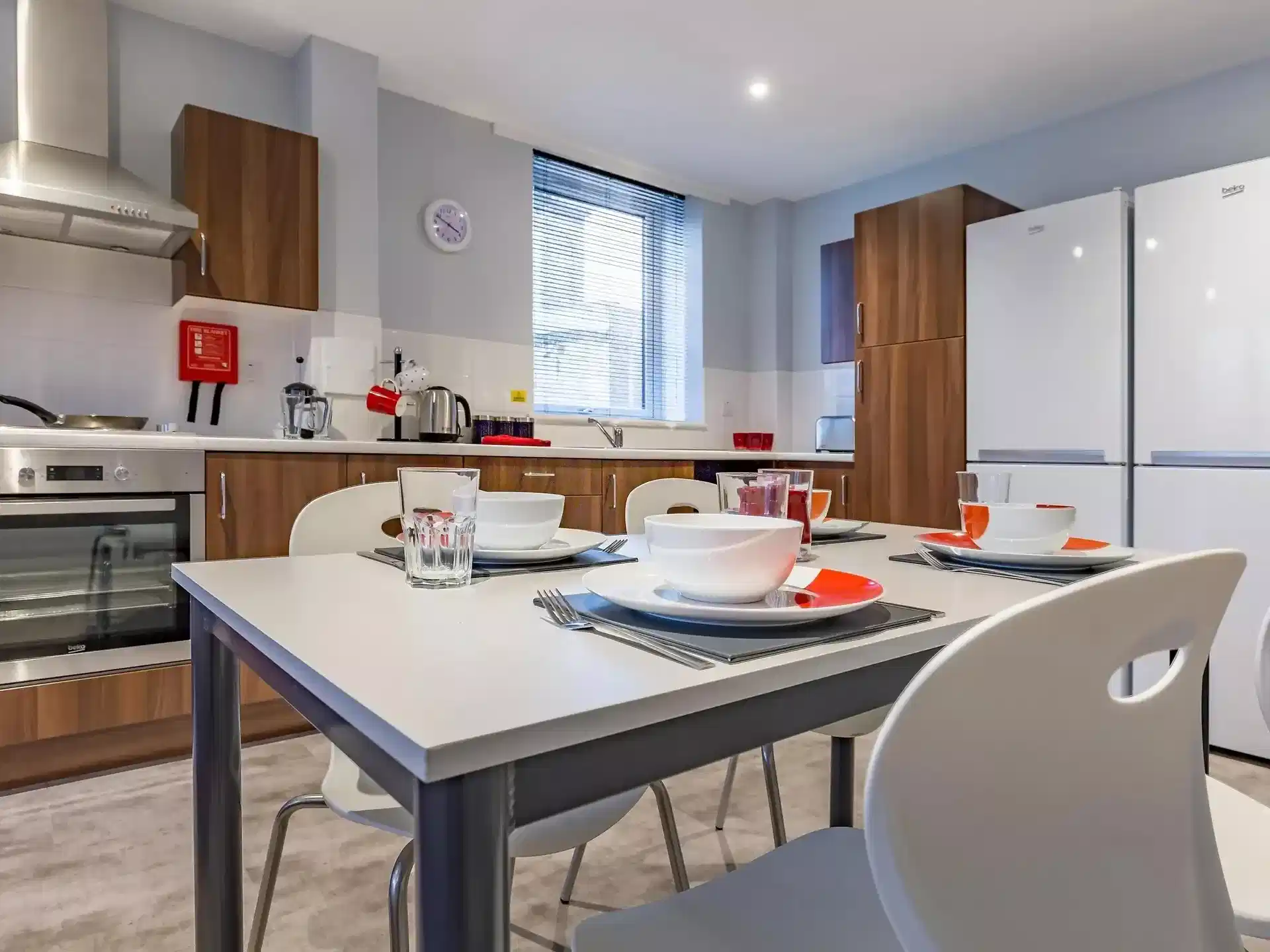 Exterior?w=400&h=260&fit=crop&q=40&auto=format&trim=auto