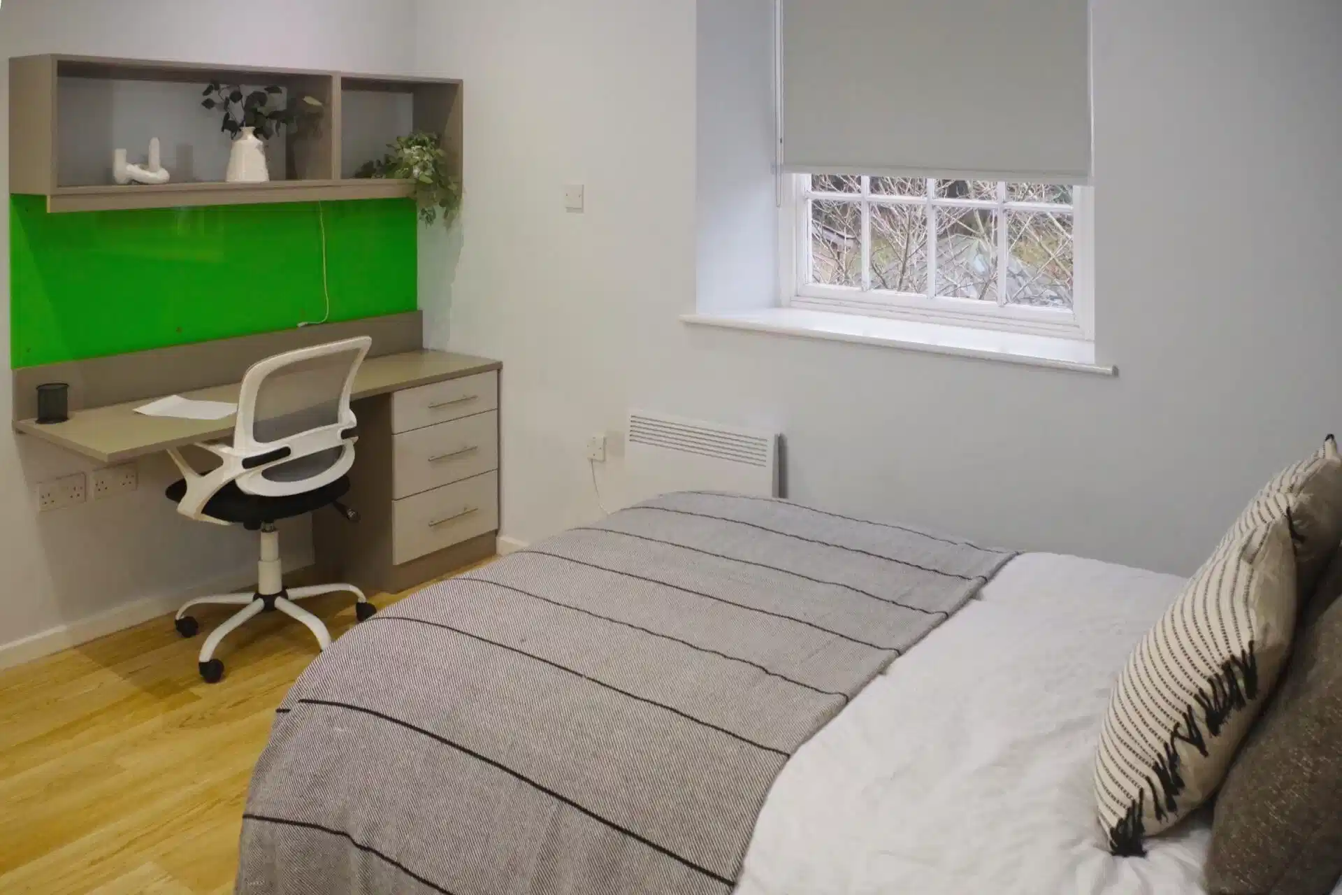 Common Area?w=400&h=260&fit=crop&q=40&auto=format&trim=auto