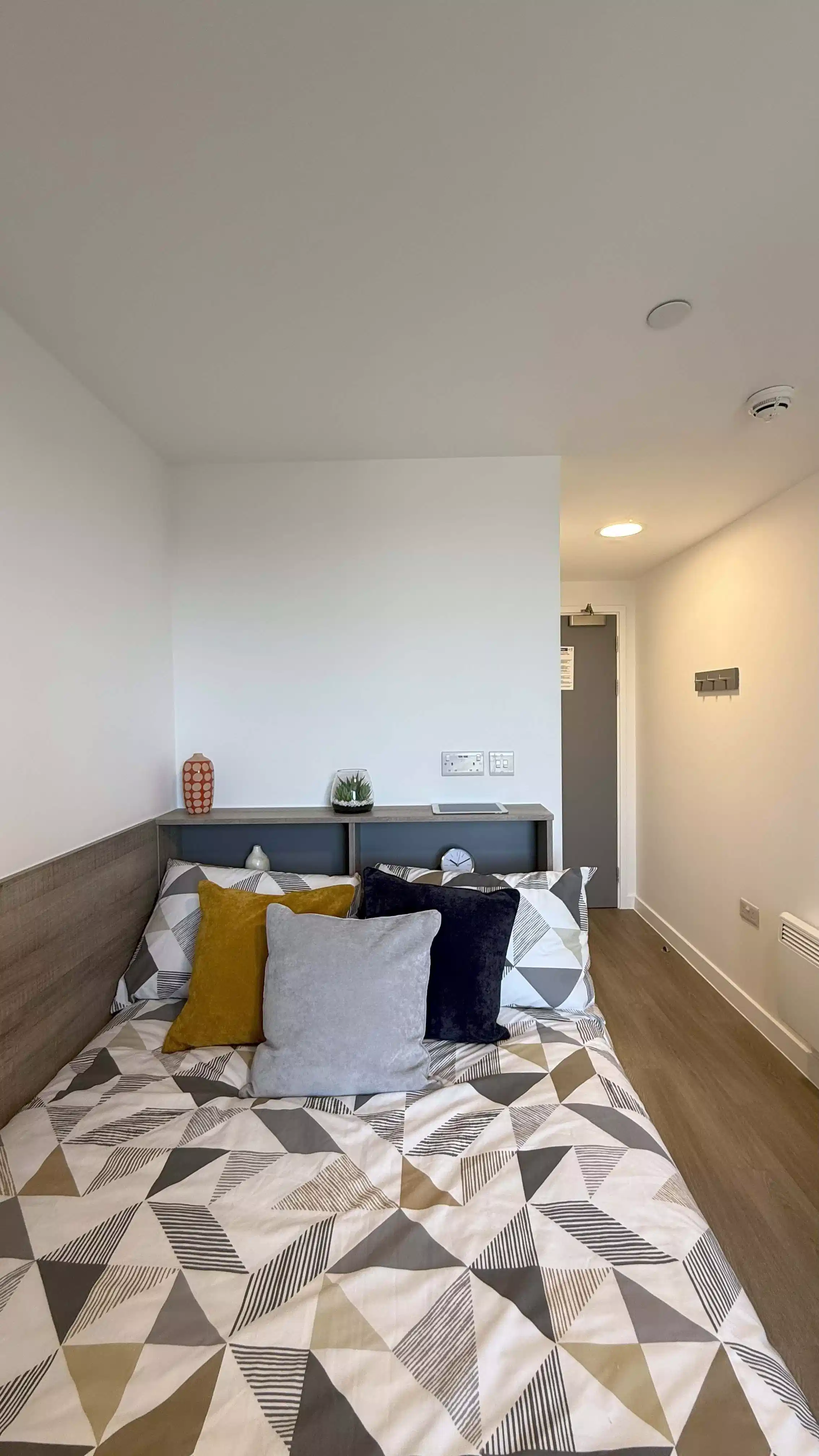 Amenities?w=400&h=260&fit=crop&q=40&auto=format&trim=auto