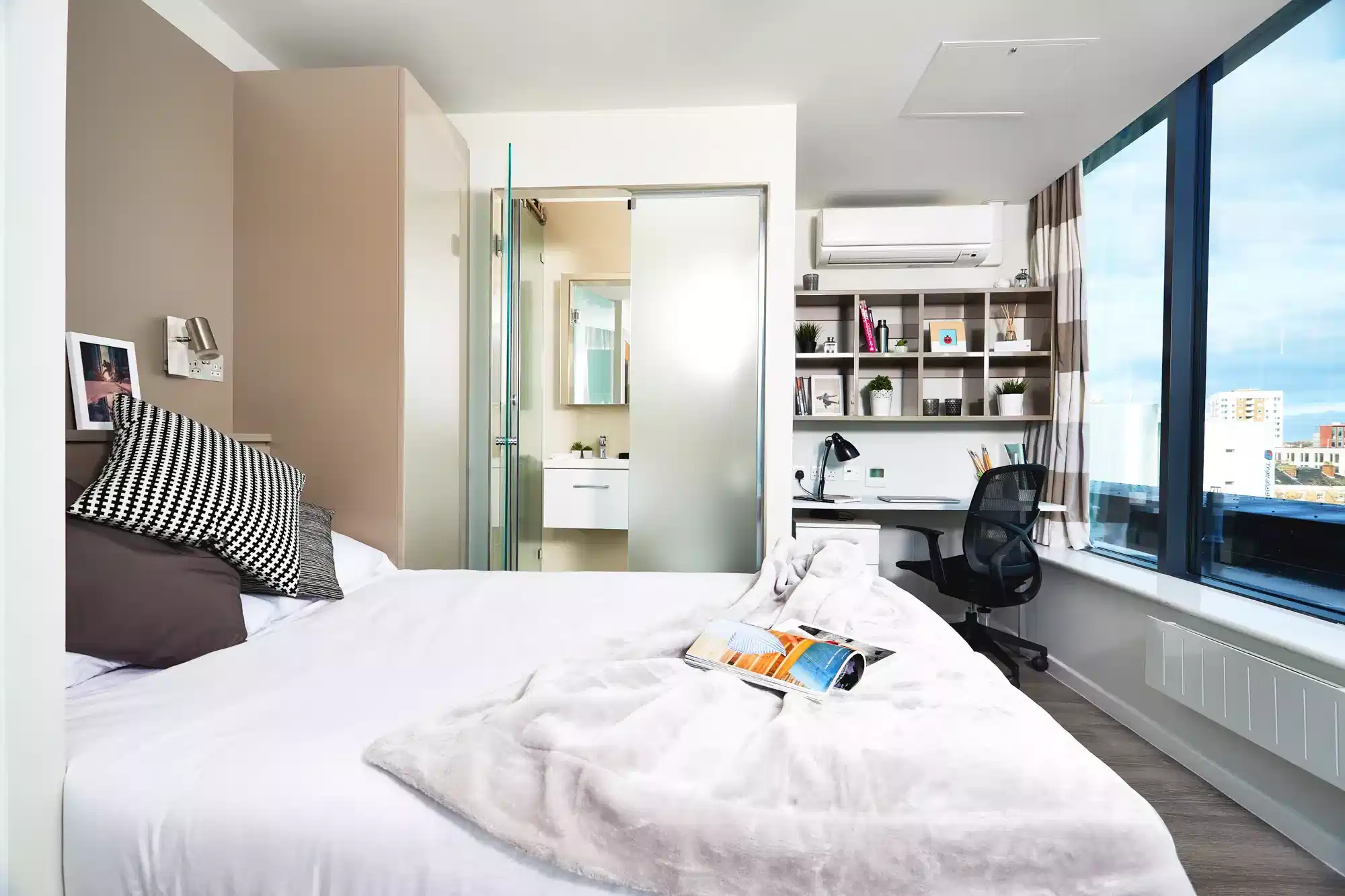 Amenities?w=400&h=260&fit=crop&q=40&auto=format&trim=auto