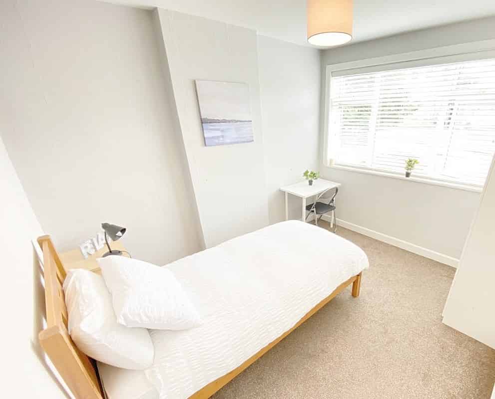 Common Area?w=400&h=260&fit=crop&q=40&auto=format&trim=auto