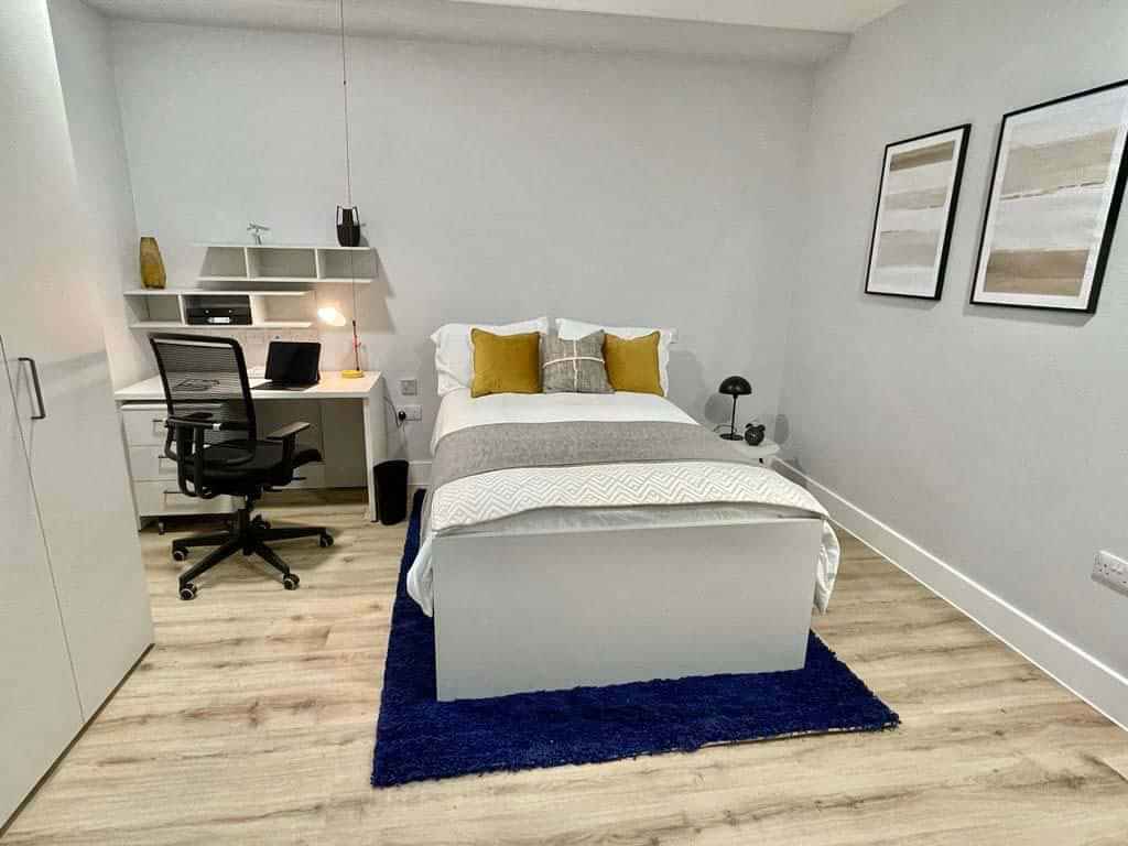 Common Area?w=400&h=260&fit=crop&q=40&auto=format&trim=auto