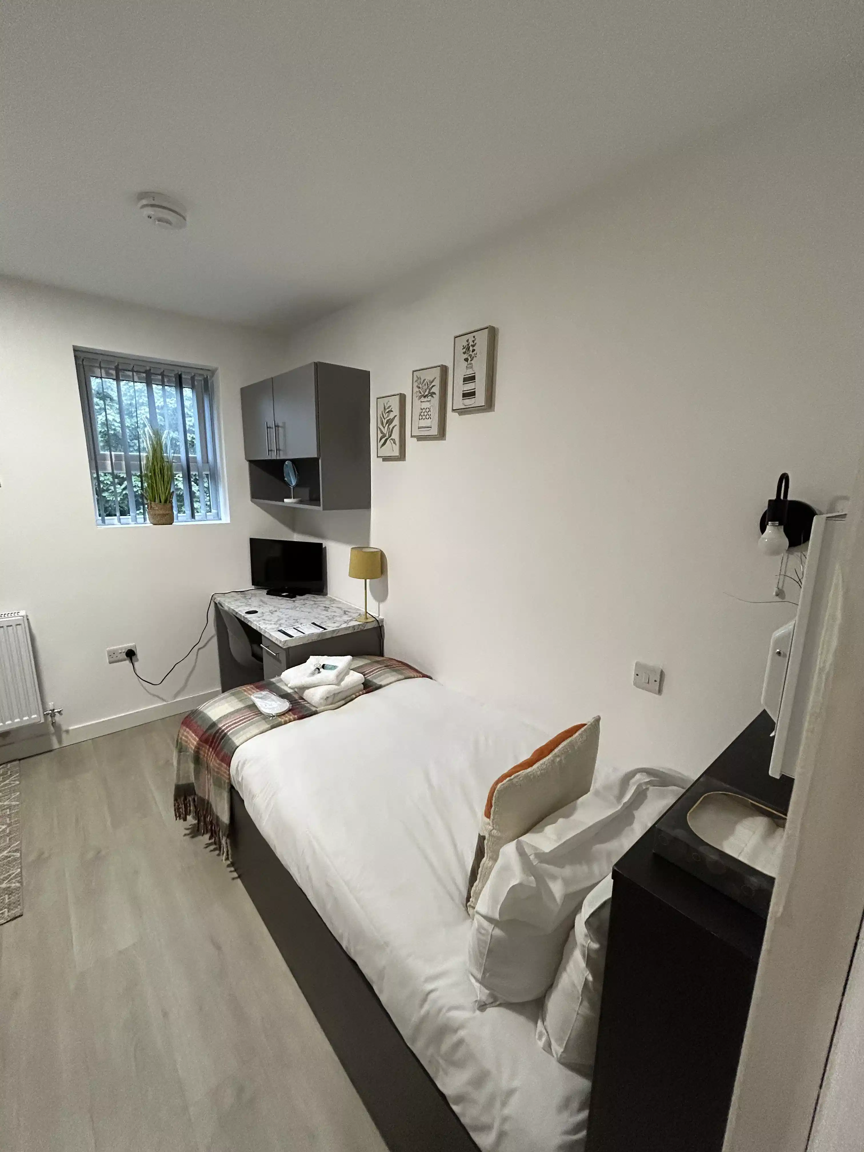 Top Floor Luxury Studios 52
