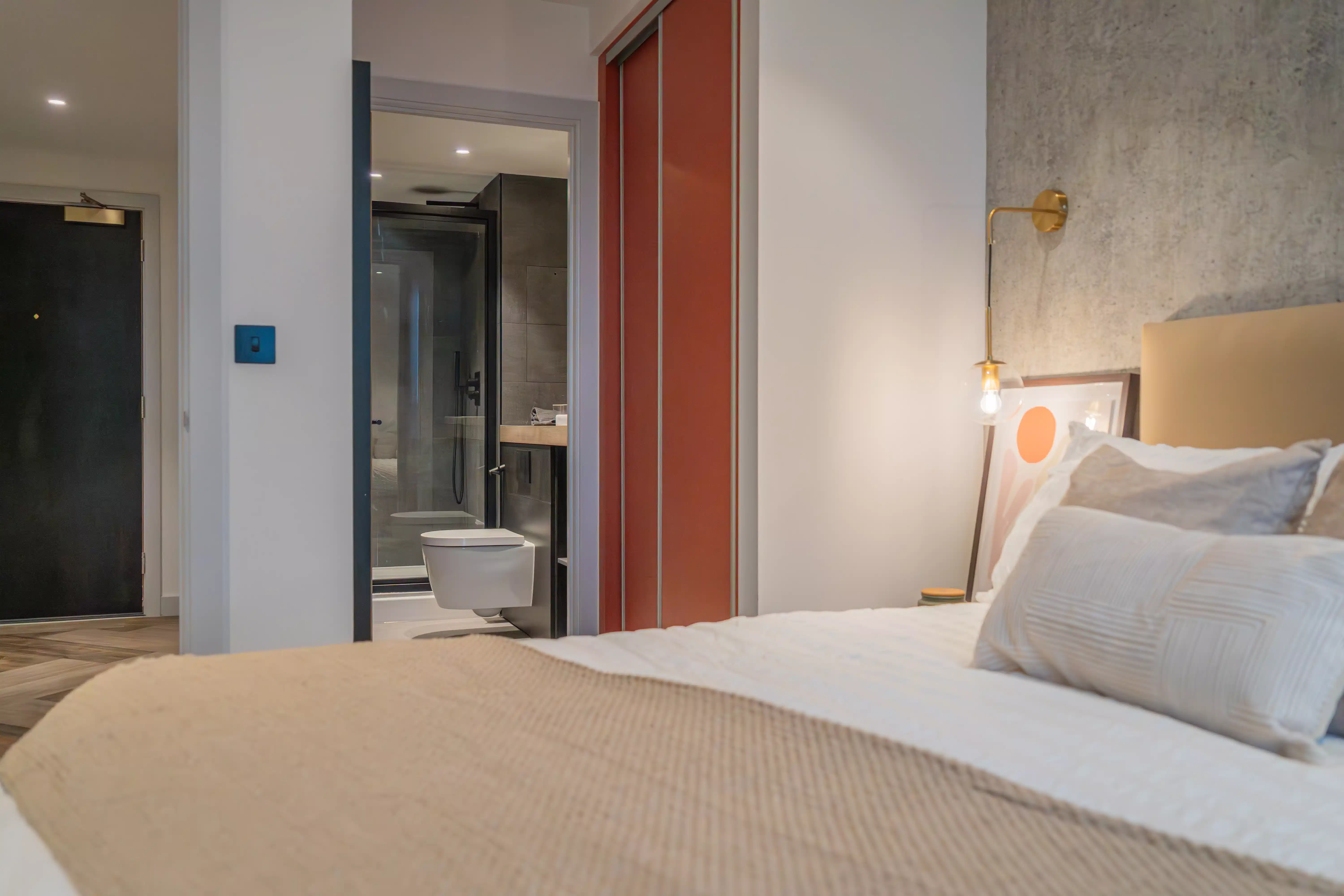 Common Area?w=400&h=260&fit=crop&q=40&auto=format&trim=auto