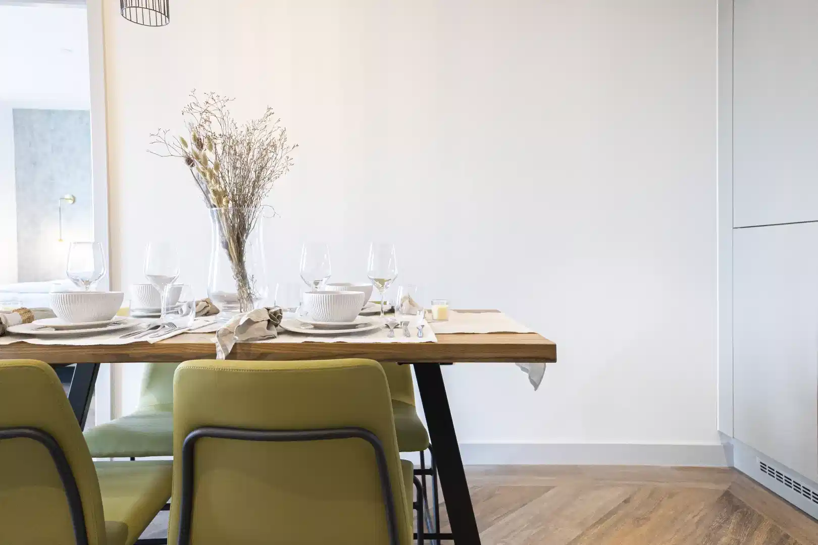 Common Area?w=400&h=260&fit=crop&q=40&auto=format&trim=auto