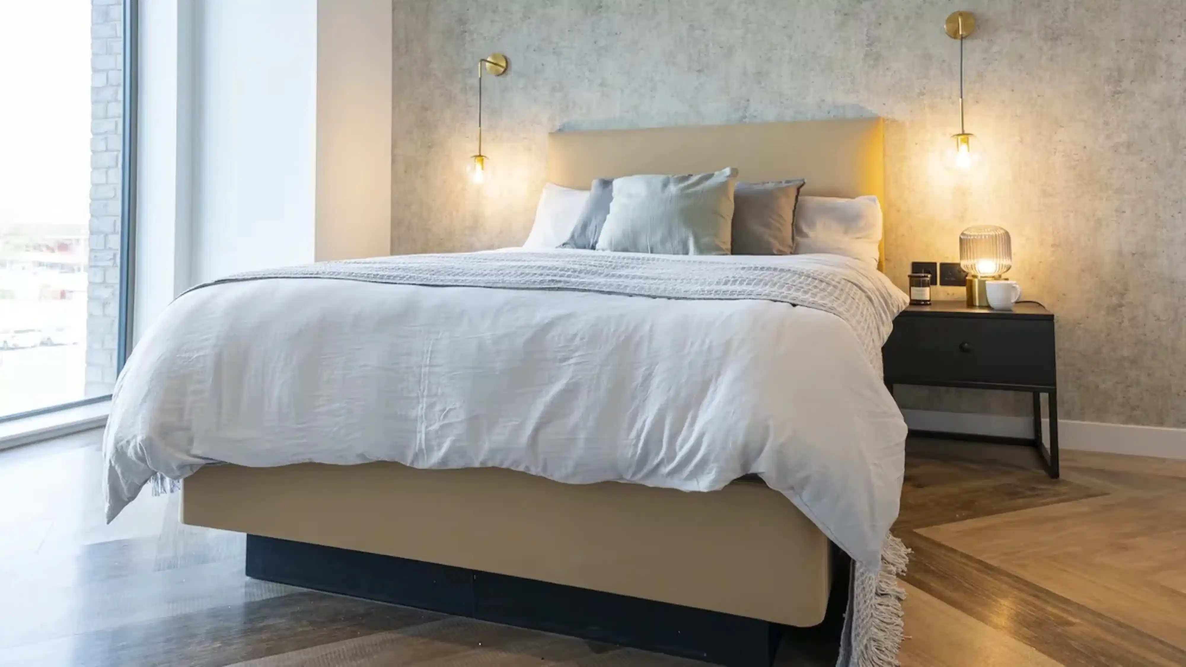 Common Area?w=400&h=260&fit=crop&q=40&auto=format&trim=auto