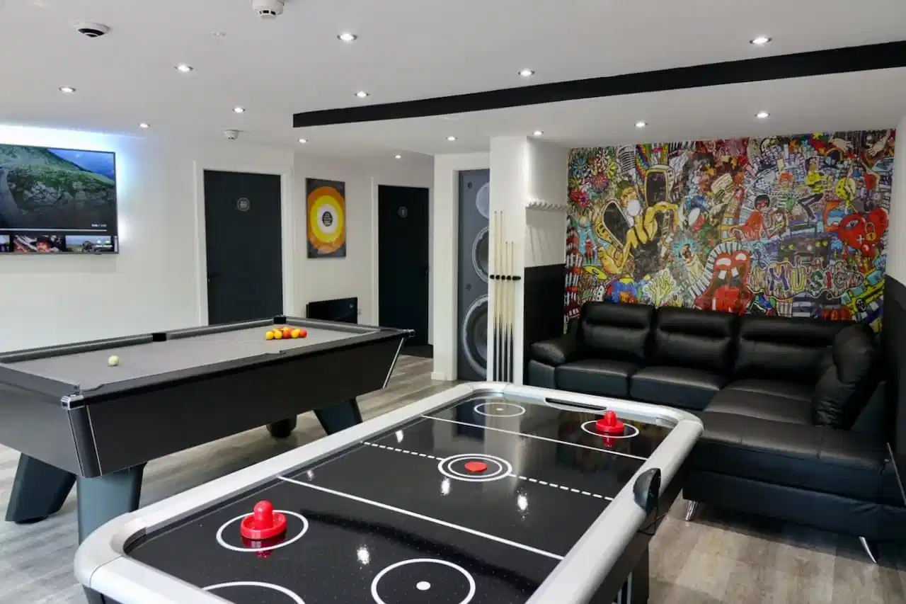 Carr Mills, Leeds - Leeds, England, United Kingdom - Amenities