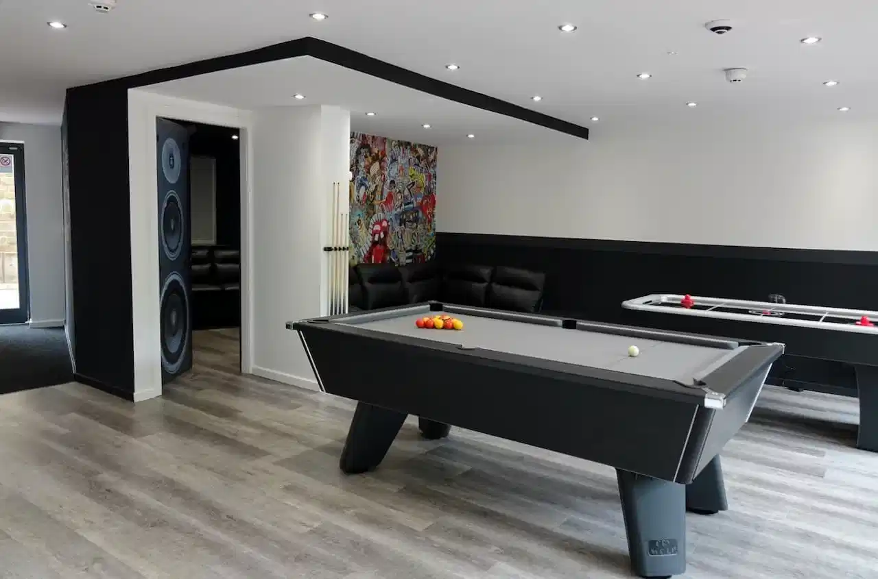 Carr Mills, Leeds - Leeds, England, United Kingdom - Amenities