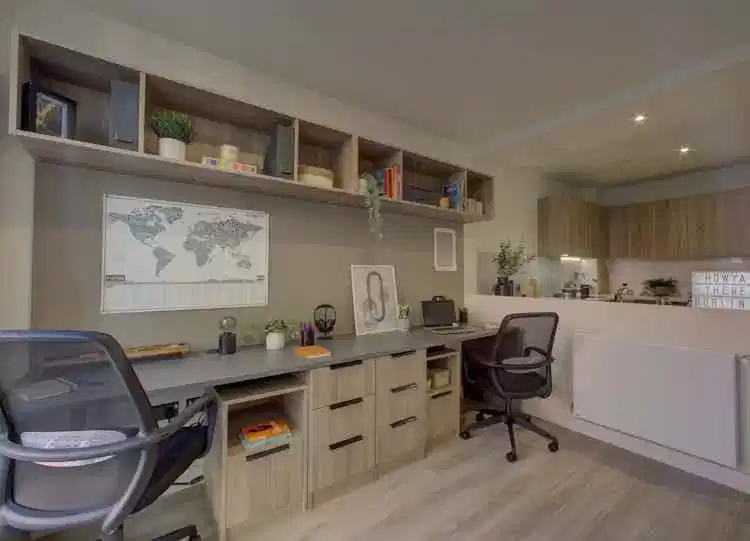 Common Area?w=400&h=260&fit=crop&q=40&auto=format&trim=auto