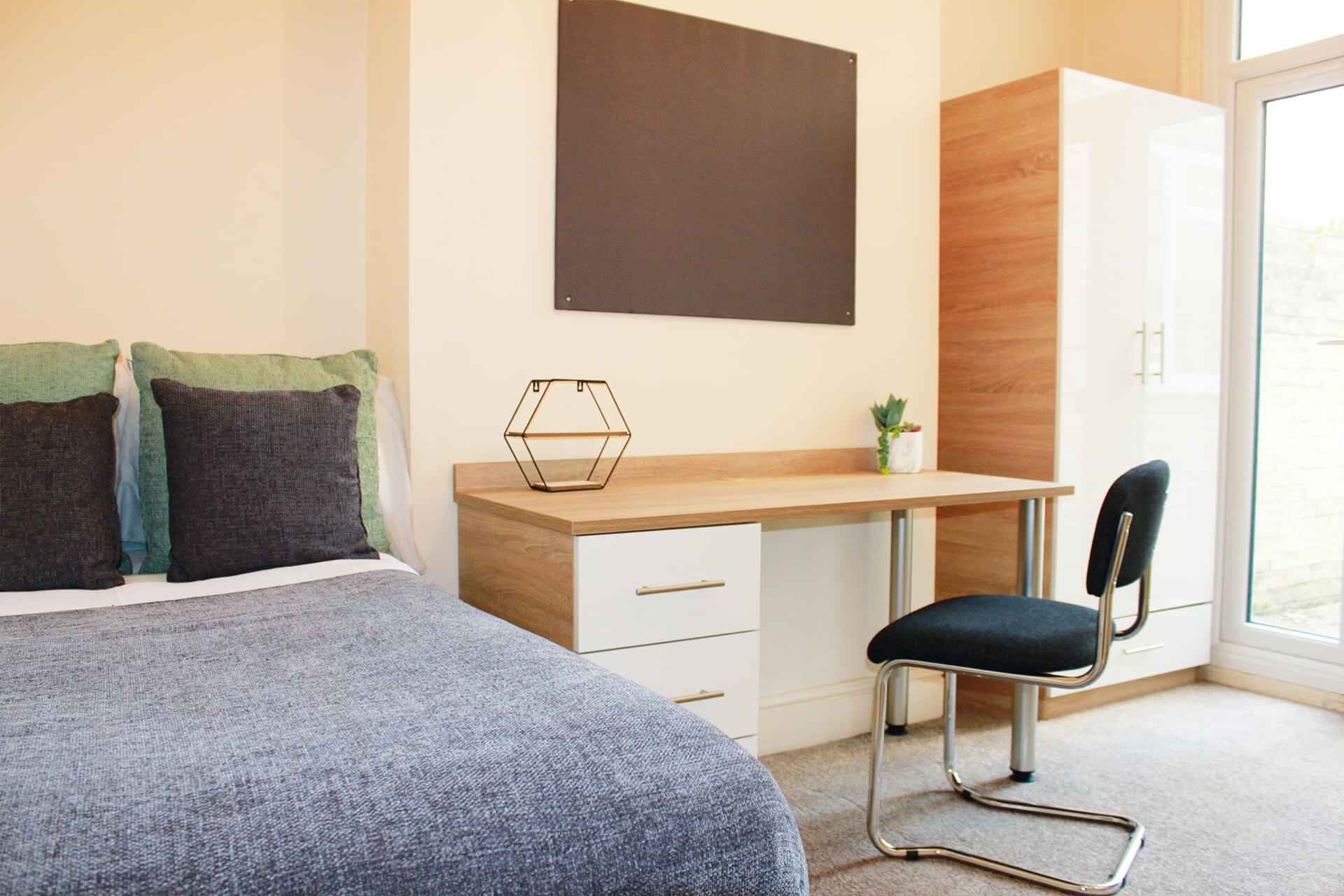 Bathroom?w=400&h=260&fit=crop&q=40&auto=format&trim=auto