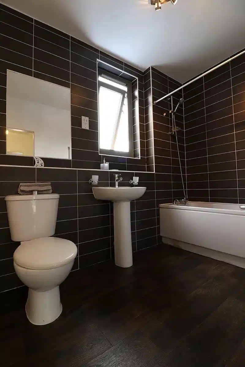 Common Area?w=400&h=260&fit=crop&q=40&auto=format&trim=auto