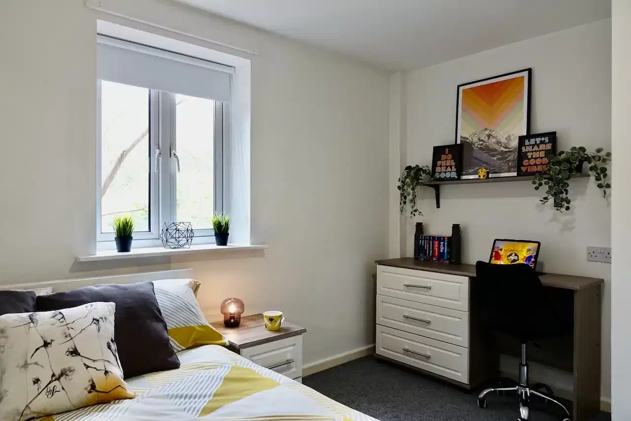 Common Area?w=400&h=260&fit=crop&q=40&auto=format&trim=auto