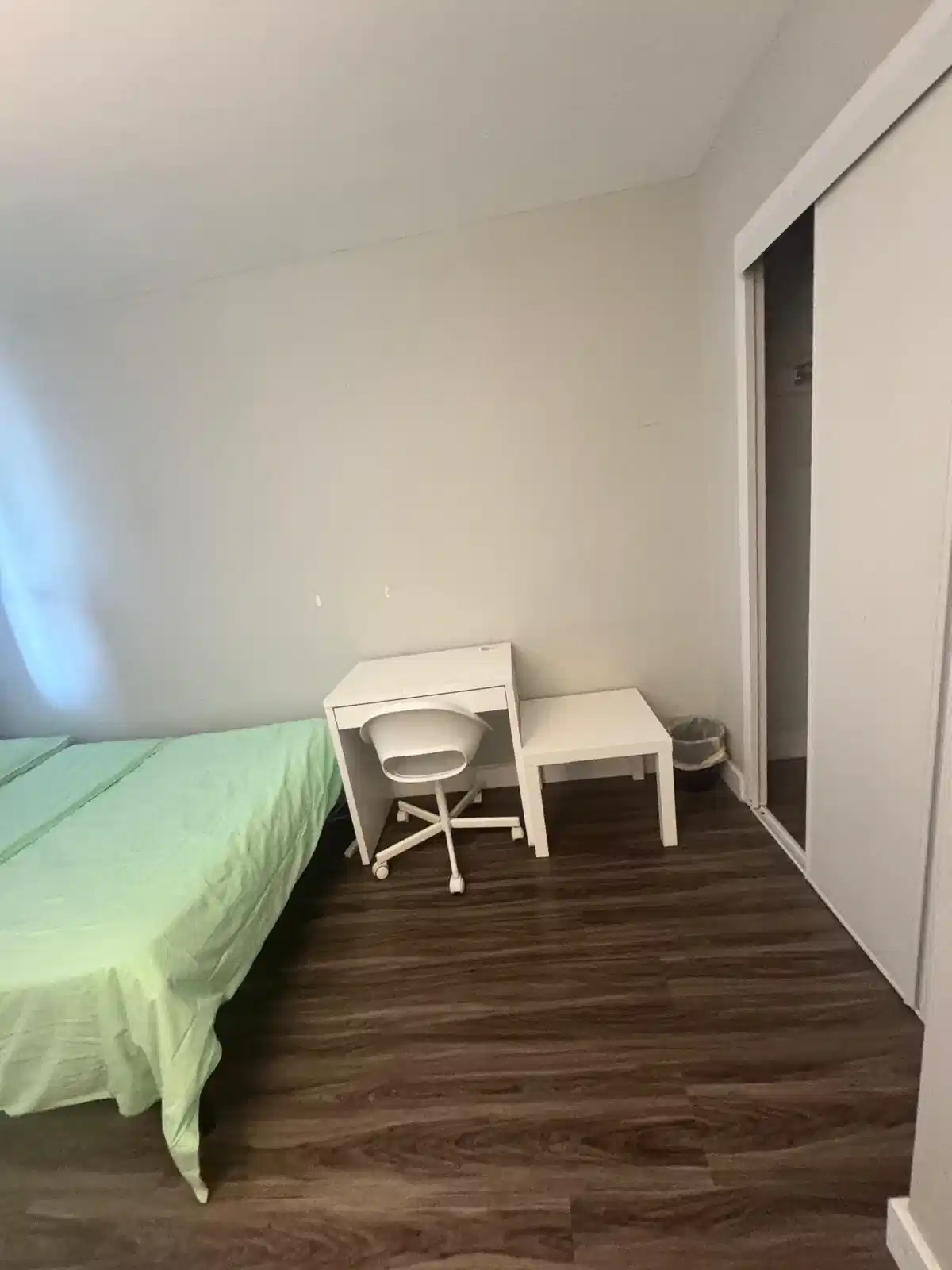 41 Dundonald St, Toronto - Toronto, Ontario, Canada - Silver Plus Room - Amenities